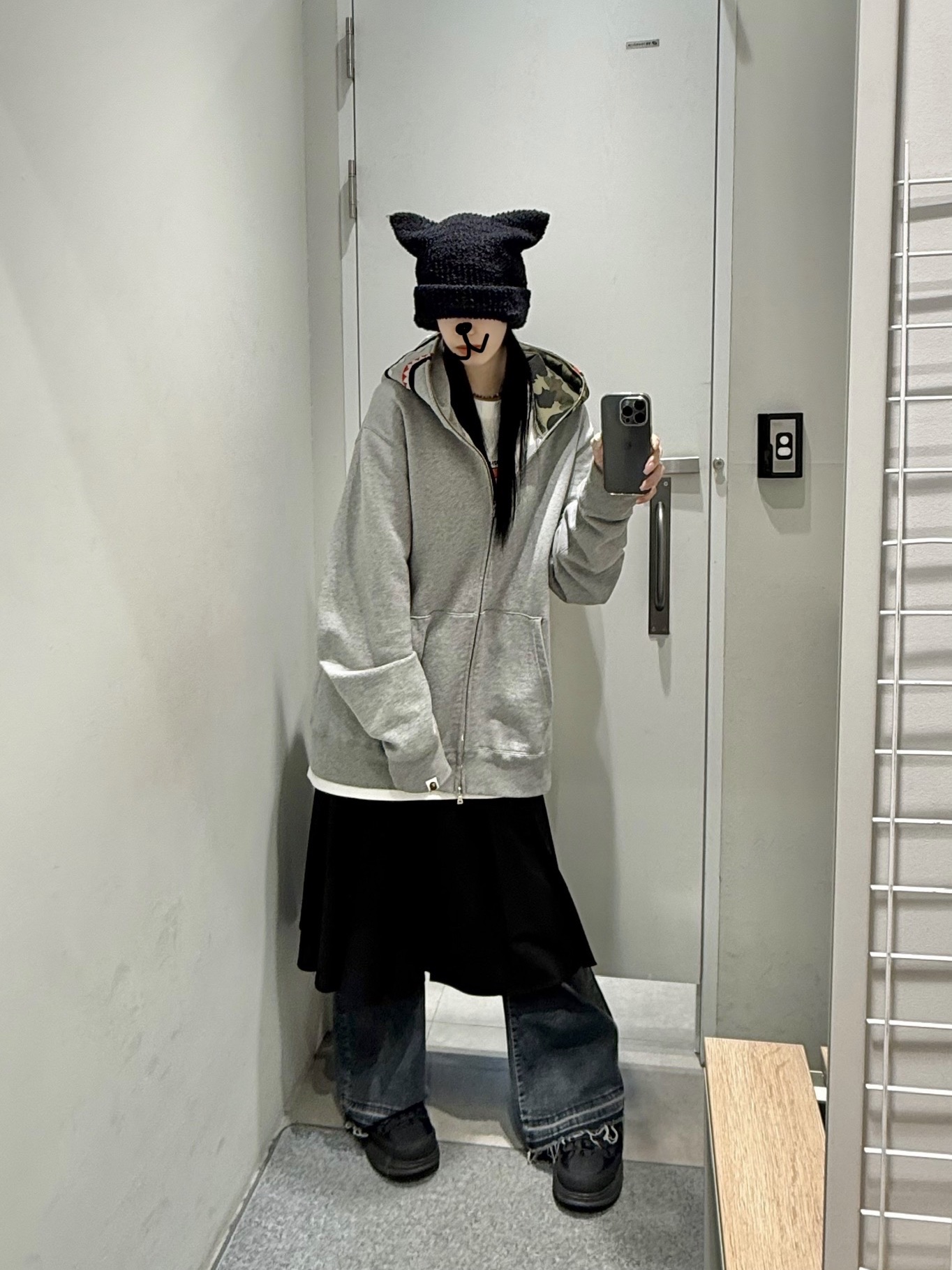 BAPE 1st Shark Full Zip Hoodie Grey 착용 스타일 - 3