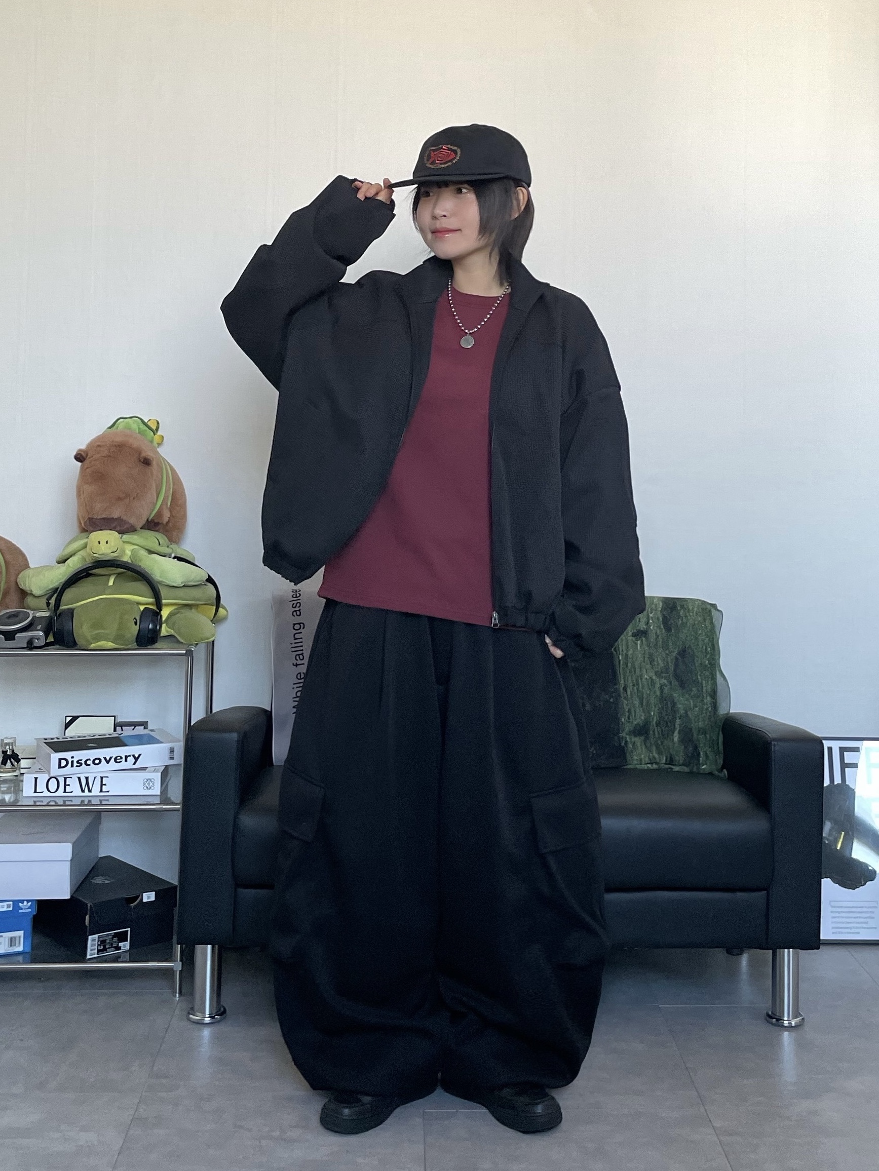 Hello Sunrise Fish Oval Logo Relaxed Fit 6P Cap Black, (W) Nike Air Force 1 '07 Low Triple Black 착용 스타일 - 1