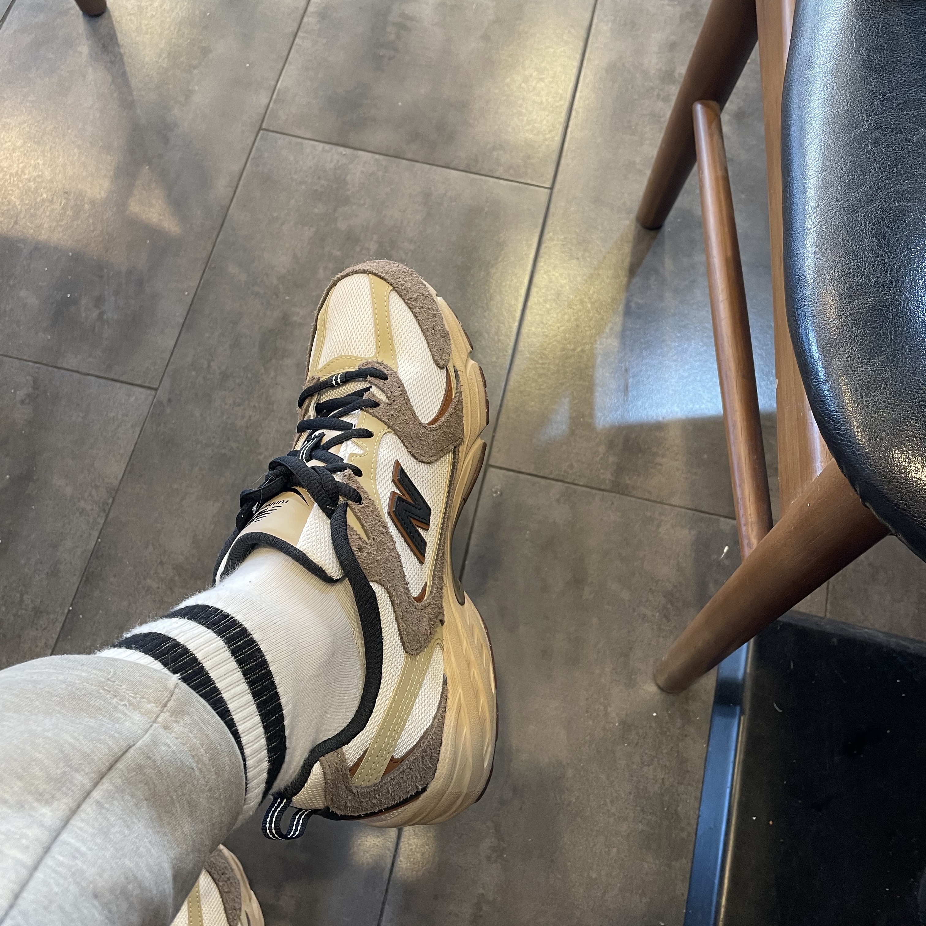New Balance 530 Dark Mushroom Incense 착용 스타일