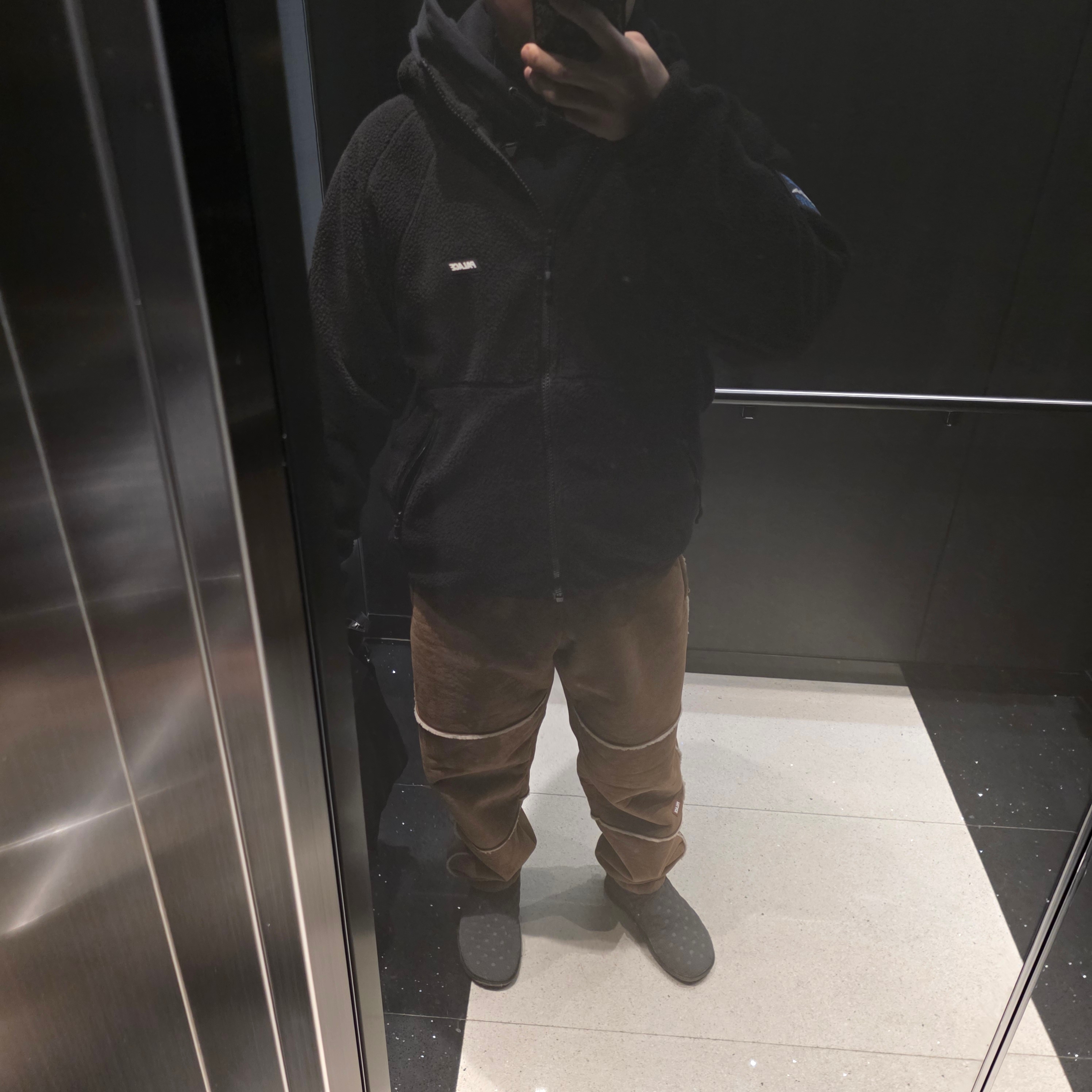 Palace Sherpa Faux Suede Jogger Caked Brown - 24FW, Palace Getting Higher Therma Fleece Jacket Black - 25FW 착용 스타일