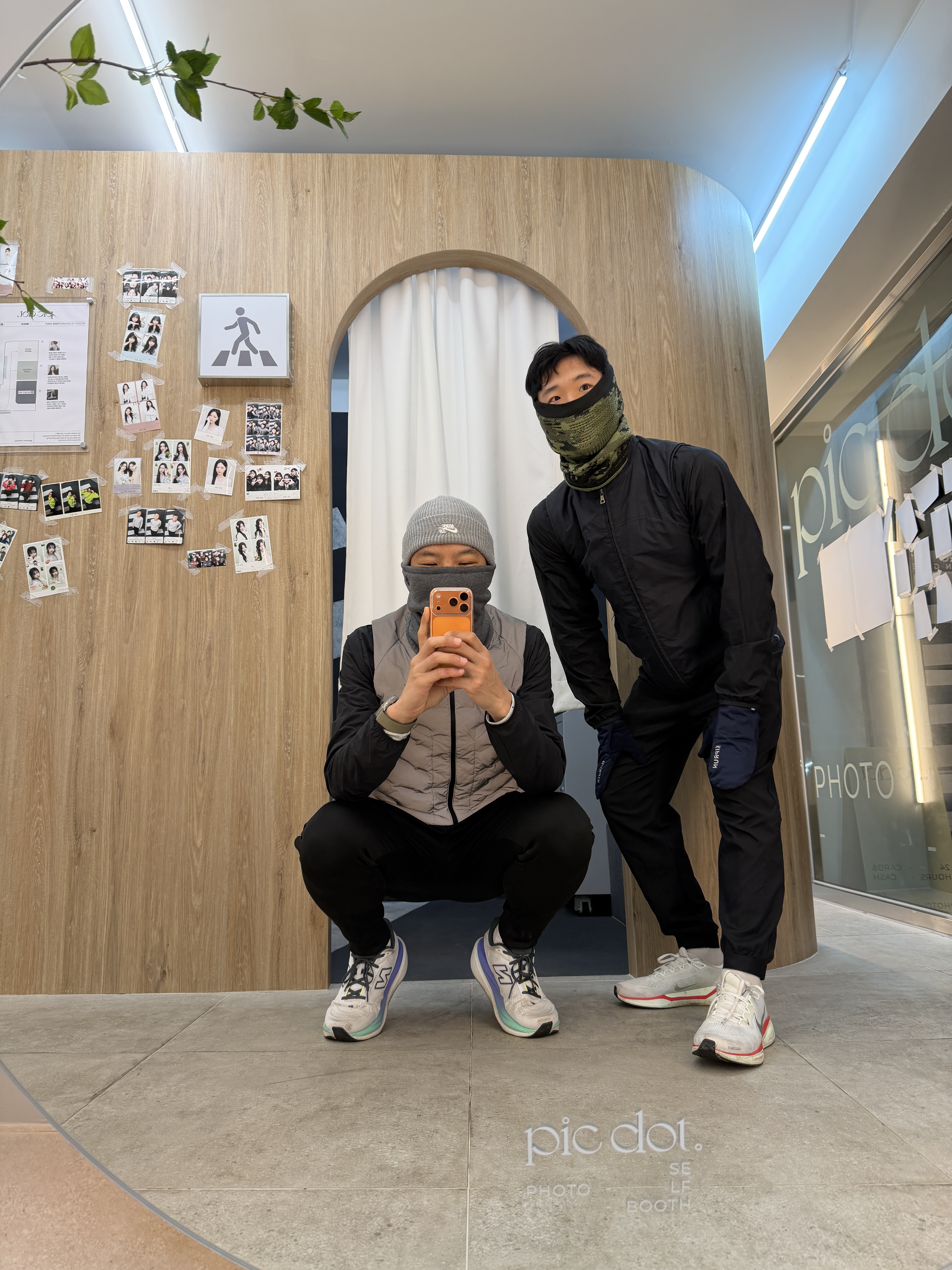 New Balance 1080v15 Reflection Graphite  - 2E Wide 착용 스타일 - 2
