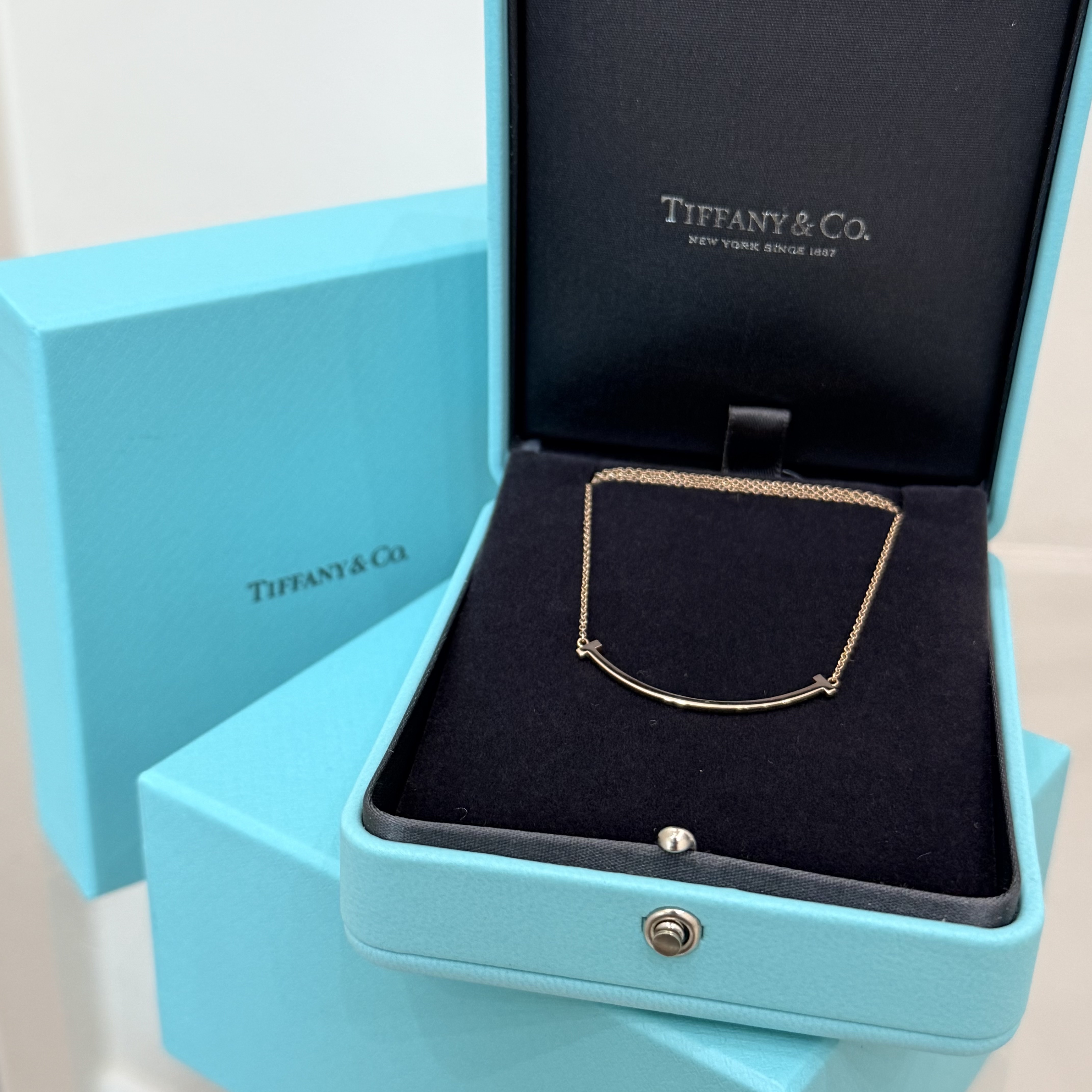 Tiffany & Co. Tiffany T Smile Pendant Small Rose Gold 착용 스타일