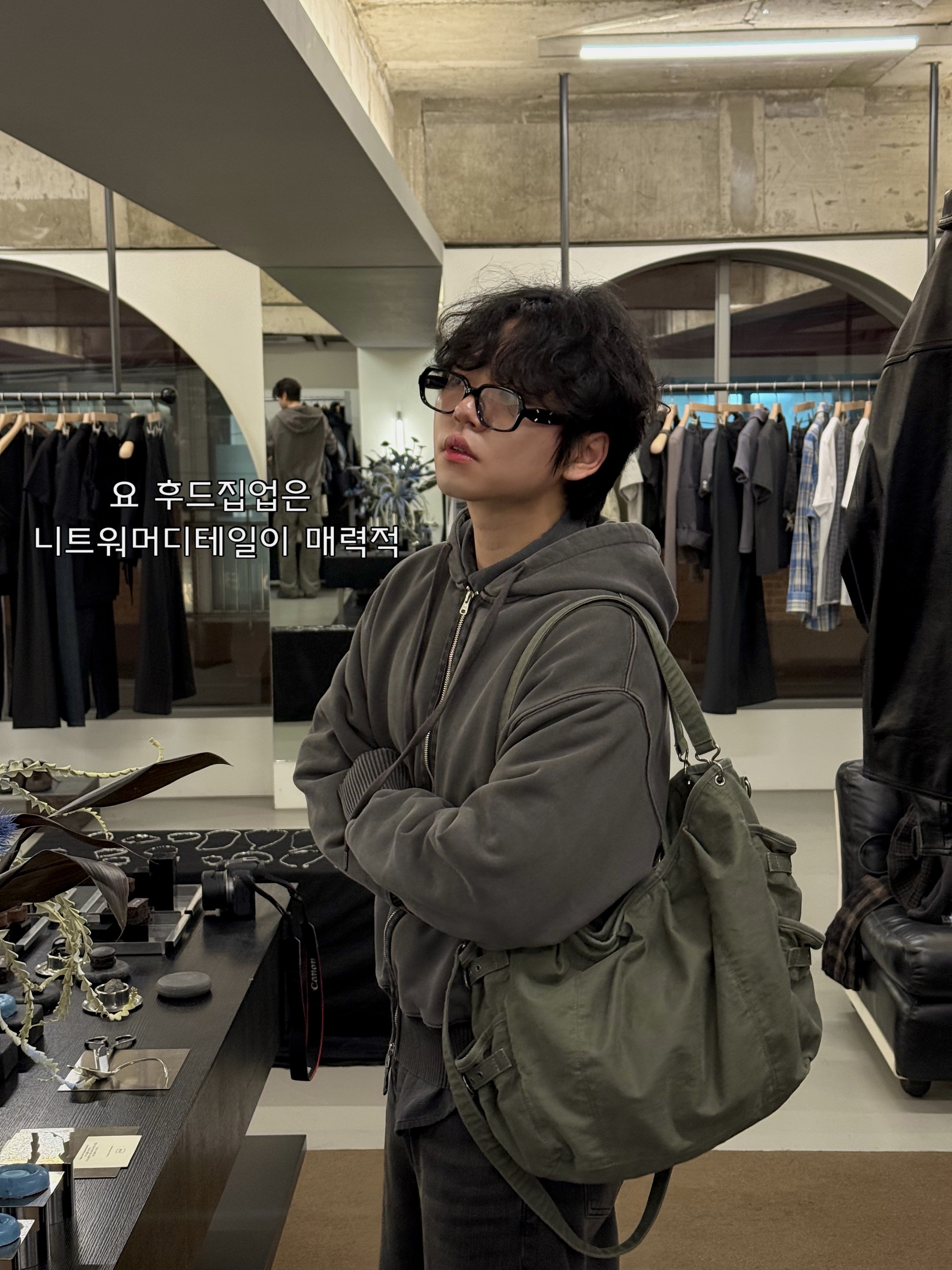 Gentle Monster x Maison Margiela MM114 Black Clear 착용 스타일 - 2