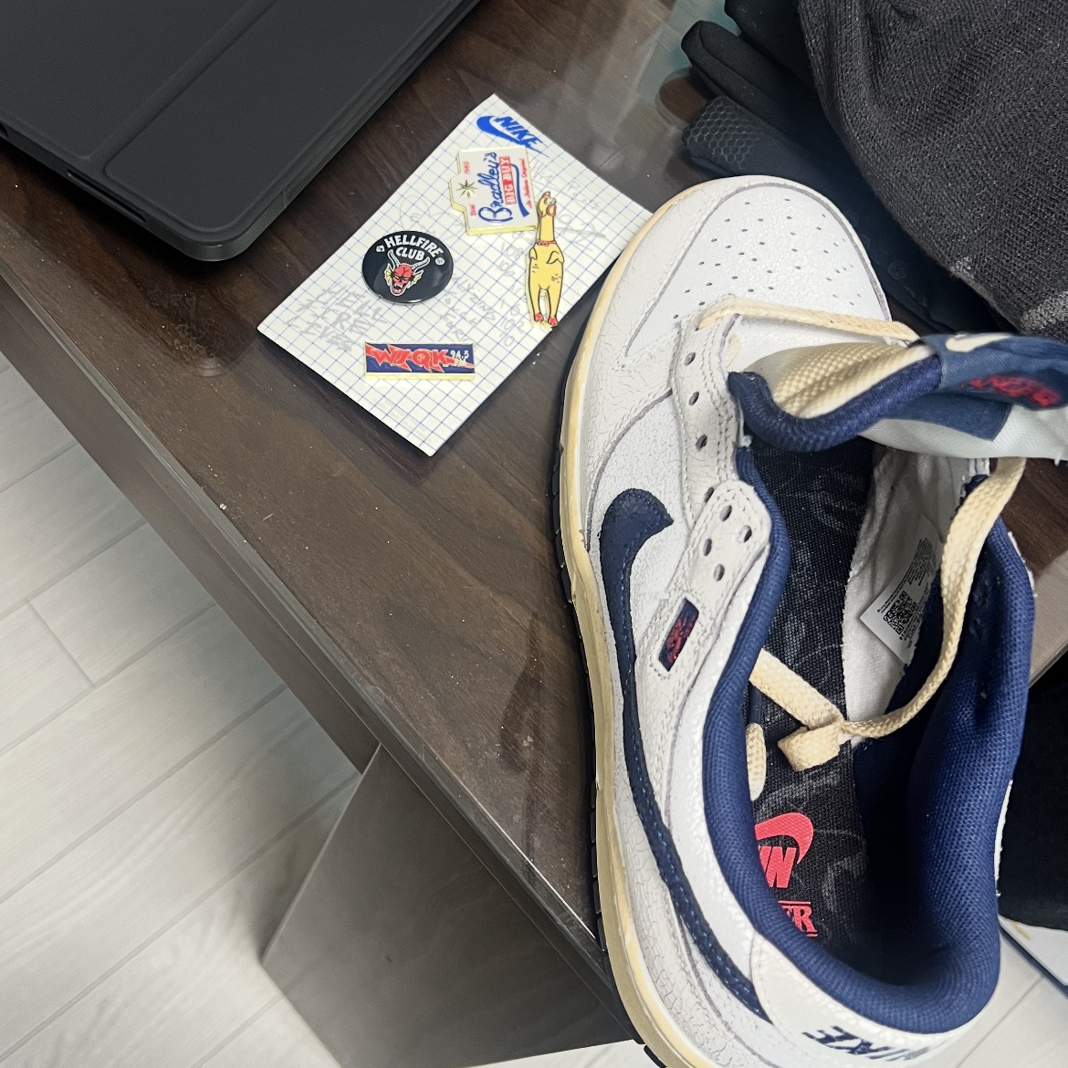 Nike x Stranger Things Dunk Low Phantom and Midnight Navy 착용 스타일 - 2