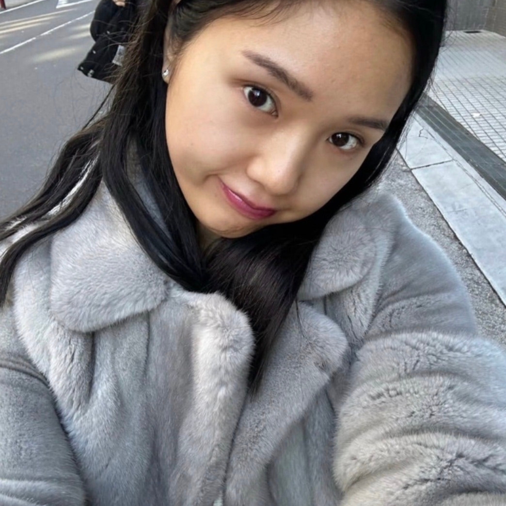 (W) Arket Faux Fur Coat Grey 착용 스타일