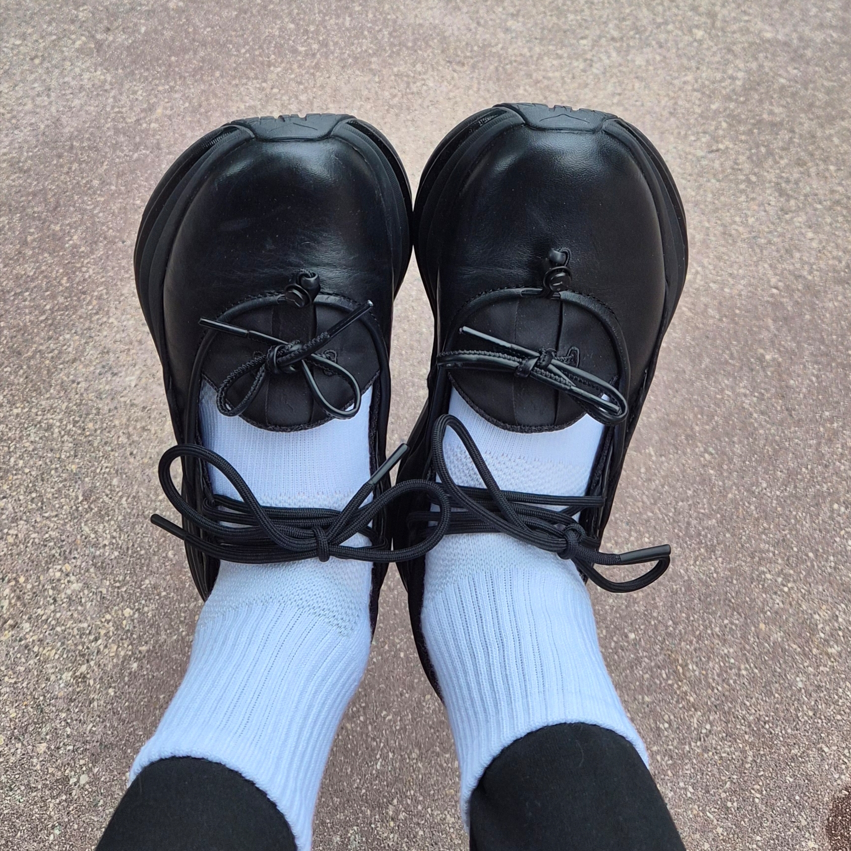 (W) Hoka Bondi Mary Jane Black 착용 스타일 - 1