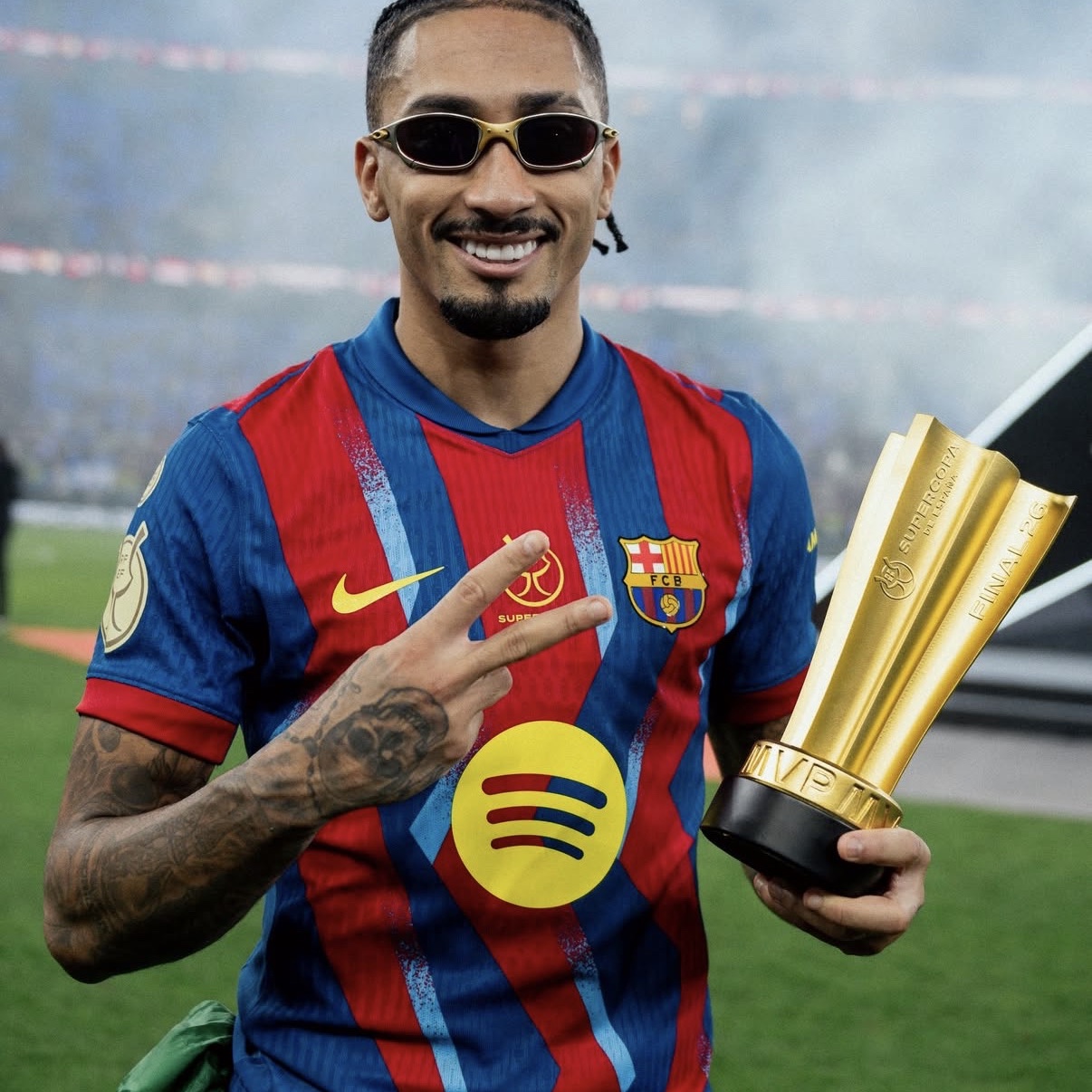 Nike FC Barcelona 2025/26 Stadium Fourth Dri-Fit Soccer Replica Jersey Gym Blue Salsa Red (Non Marking Ver.) 착용 스타일 - 3