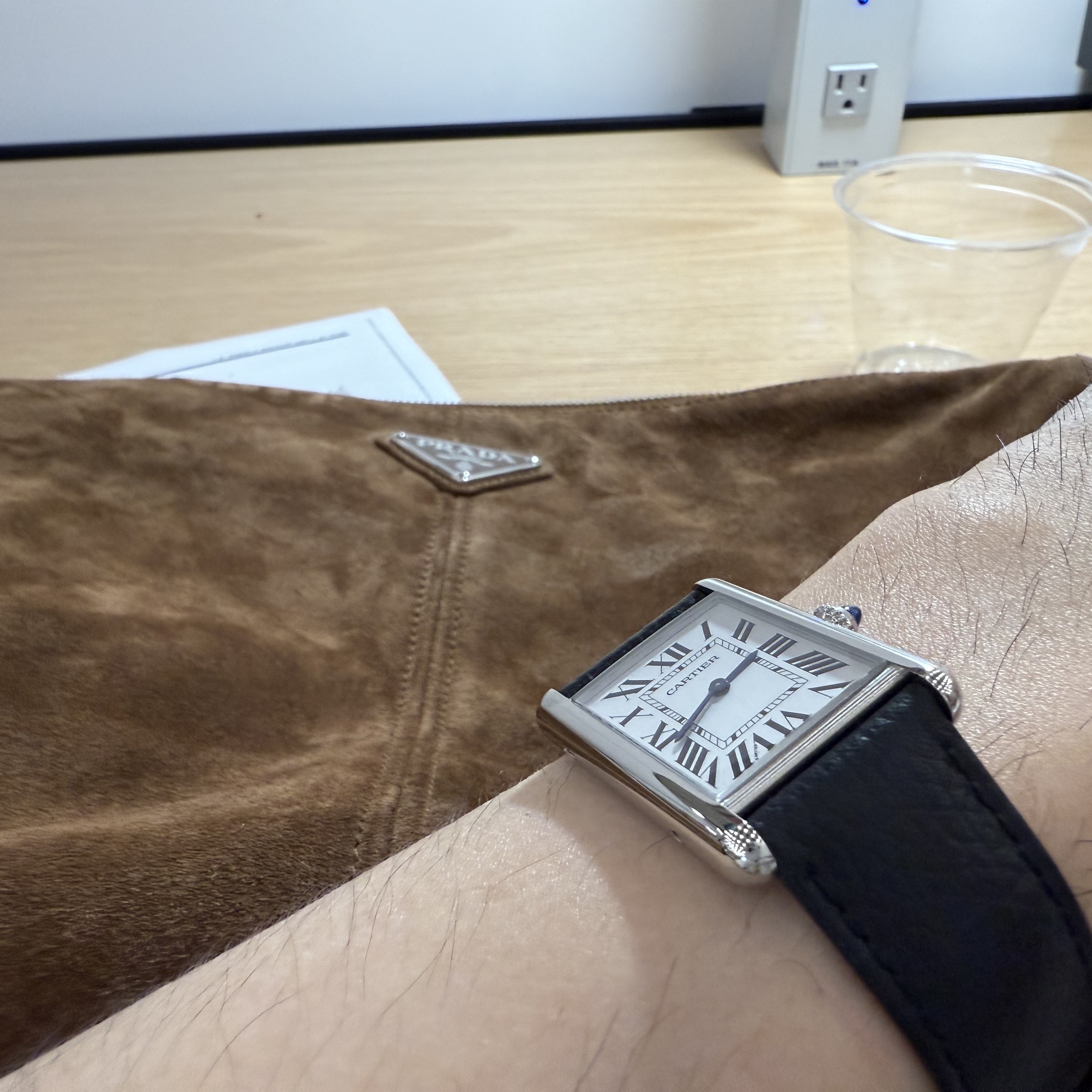 Cartier Tank Must Watch Large Quartz Steel Bracelet Steel, Prada Suede Shoulder Bag Cocoa Brown 착용 스타일