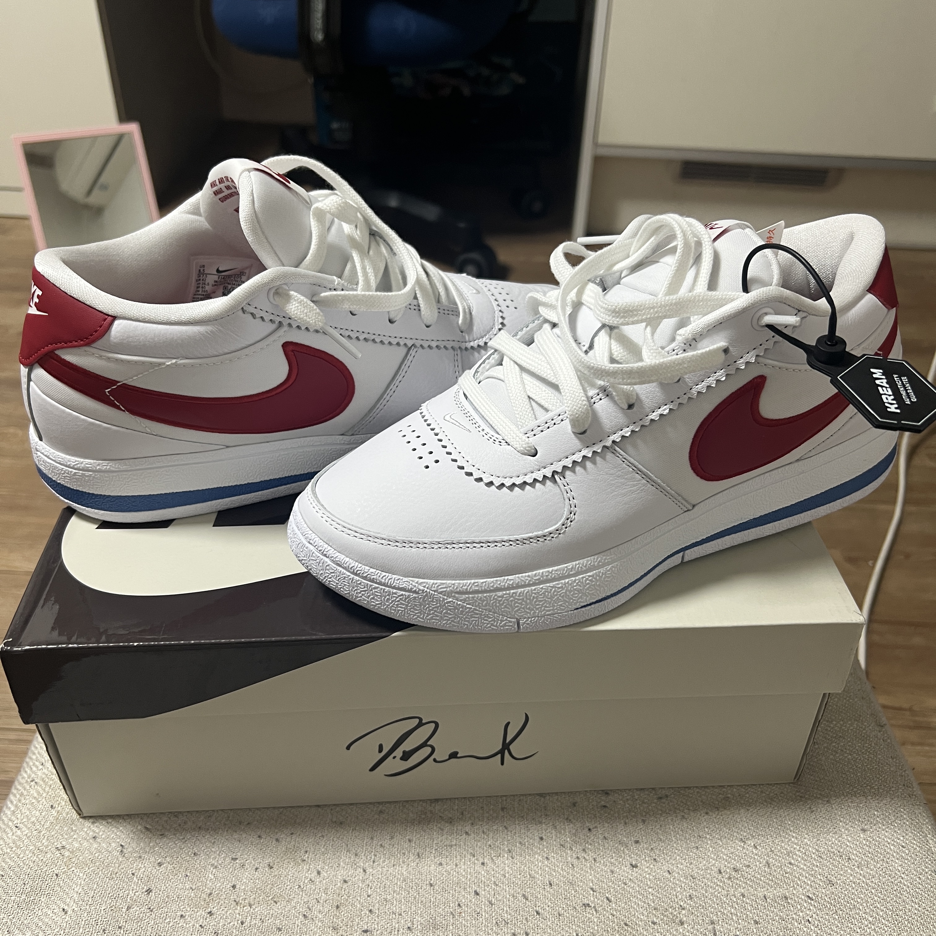 Nike Book 1 EP Forrest Gump 착용 스타일