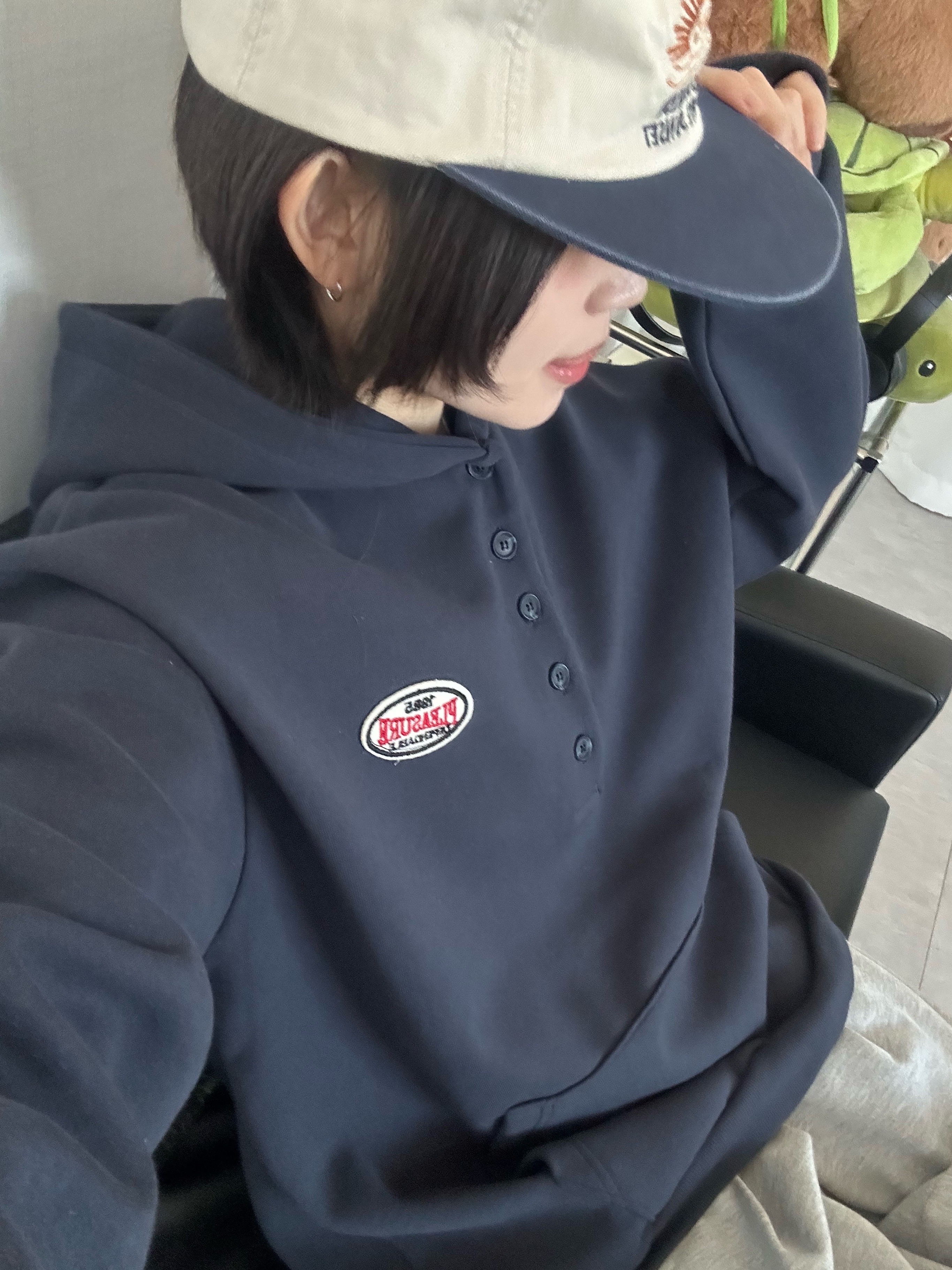 Hello Sunrise 90s Logo 6Panel Cap Beige & Navy 착용 스타일 - 2