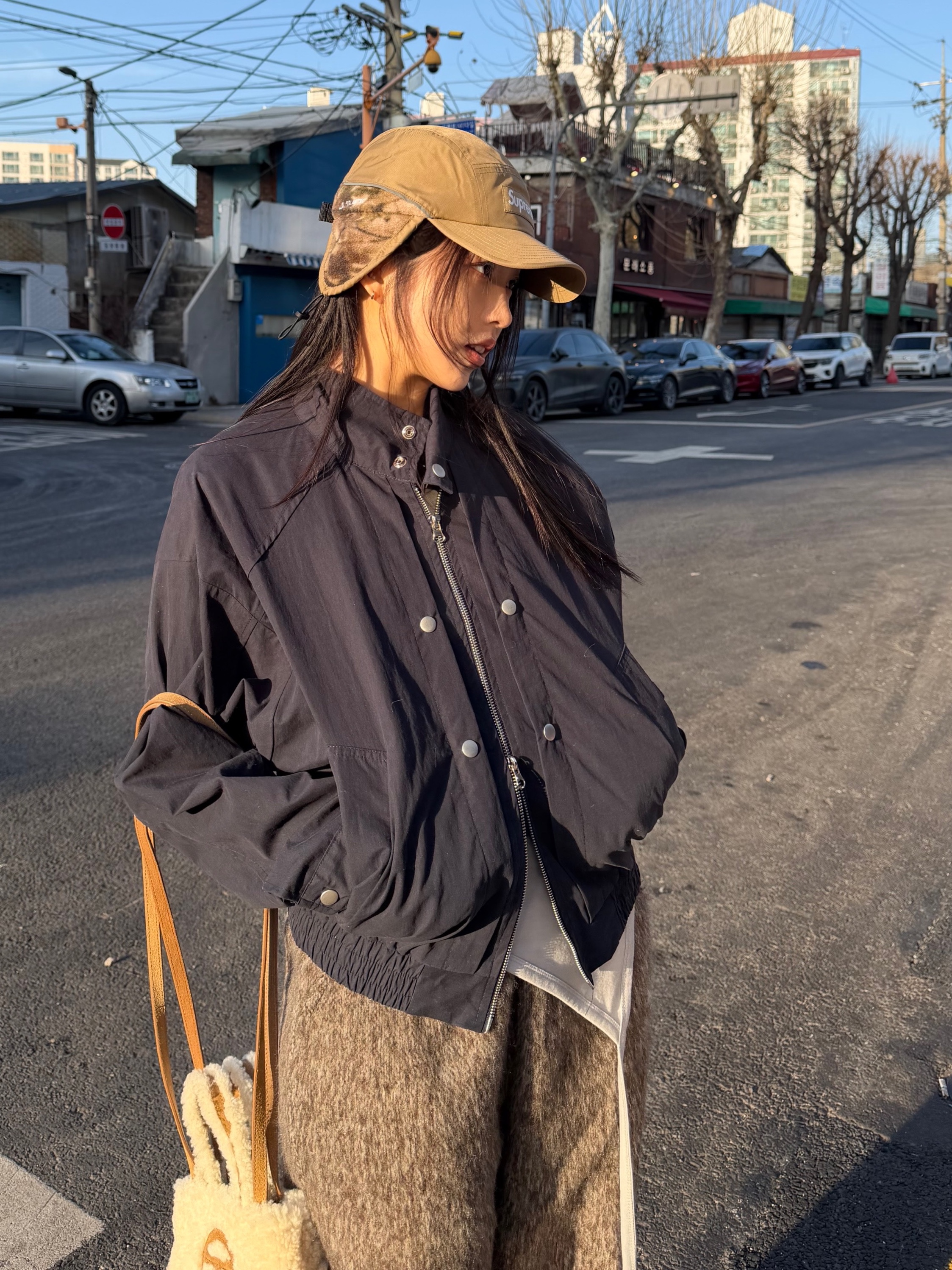 Telfar x UGG Reverse Small Shopping Bag Natural, Supreme Polartec Lined Packable Earflap Camp Cap Khaki - 25FW 착용 스타일 - 2