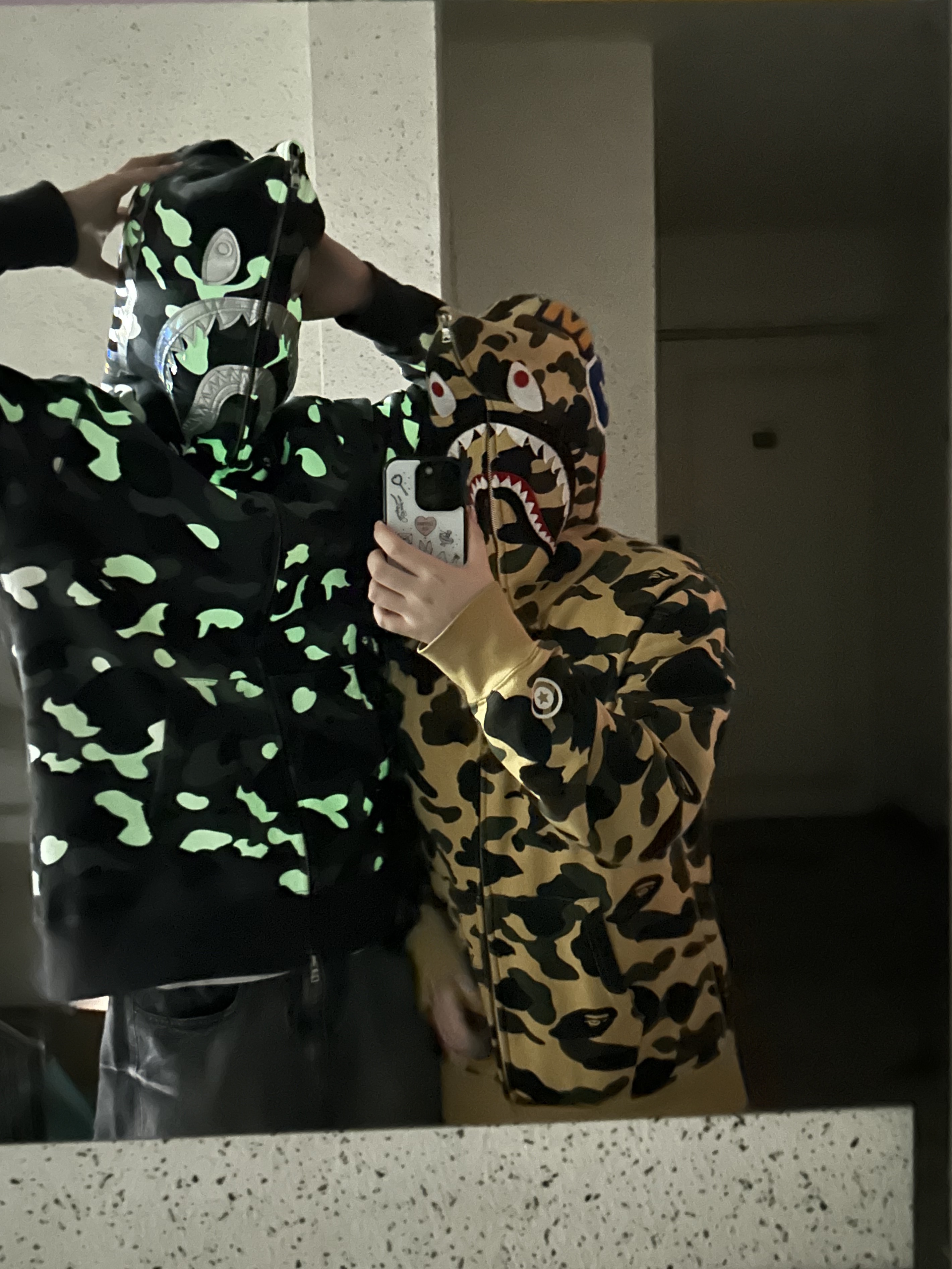 BAPE City Camo Shark Full Zip Hoodie Black, BAPE 1st Camo Shark Full Zip Hoodie Yellow 착용 스타일