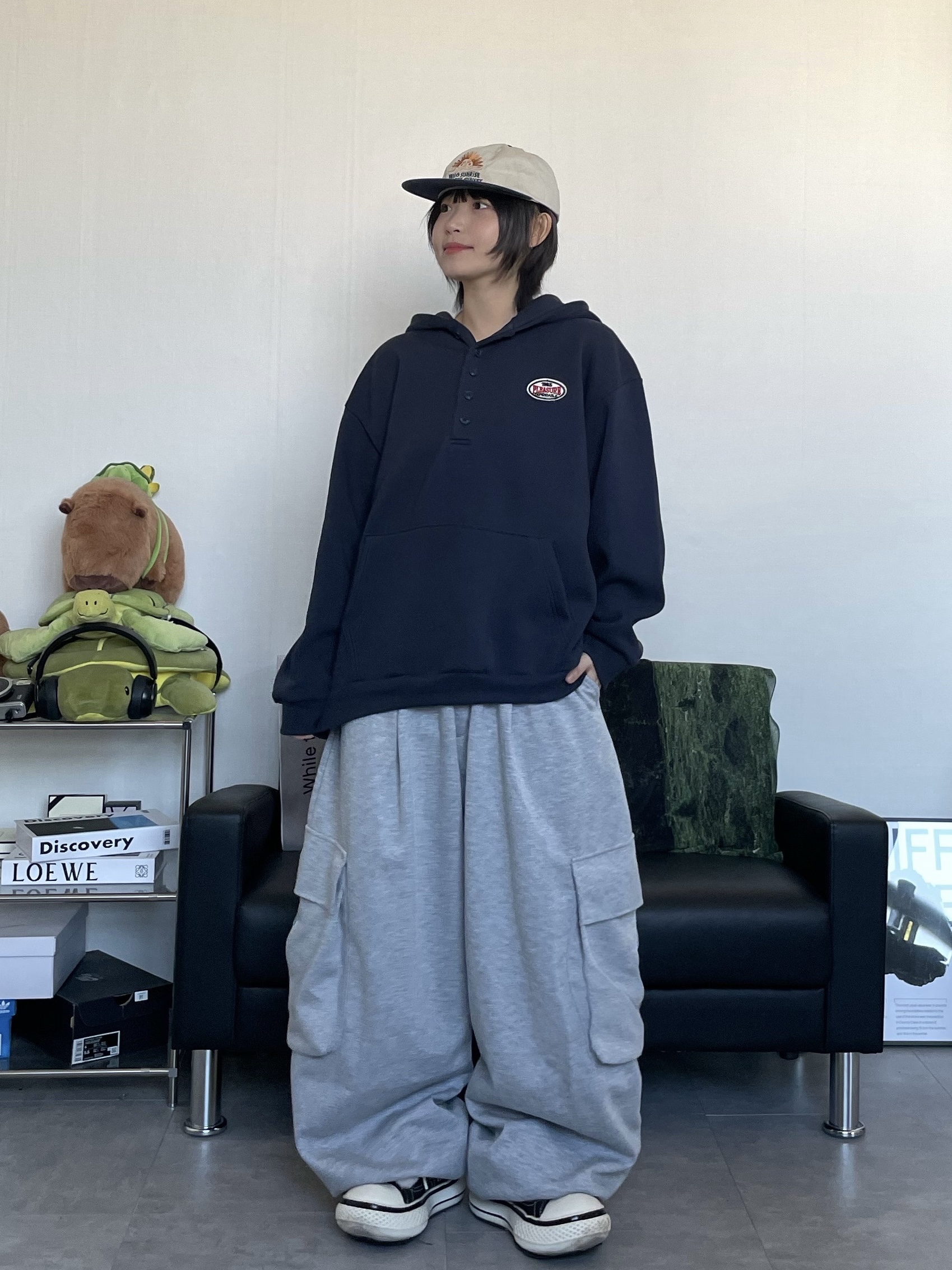 Hello Sunrise 90s Logo 6Panel Cap Beige & Navy 착용 스타일 - 6