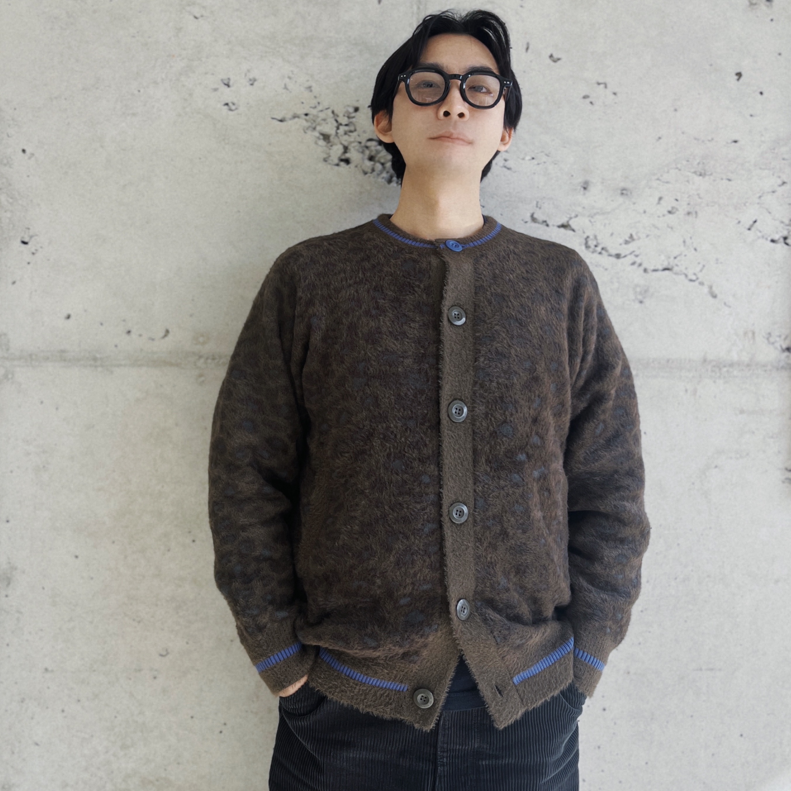 GU x Undercover Shaggy Crewneck Cardigan Olive 착용 스타일