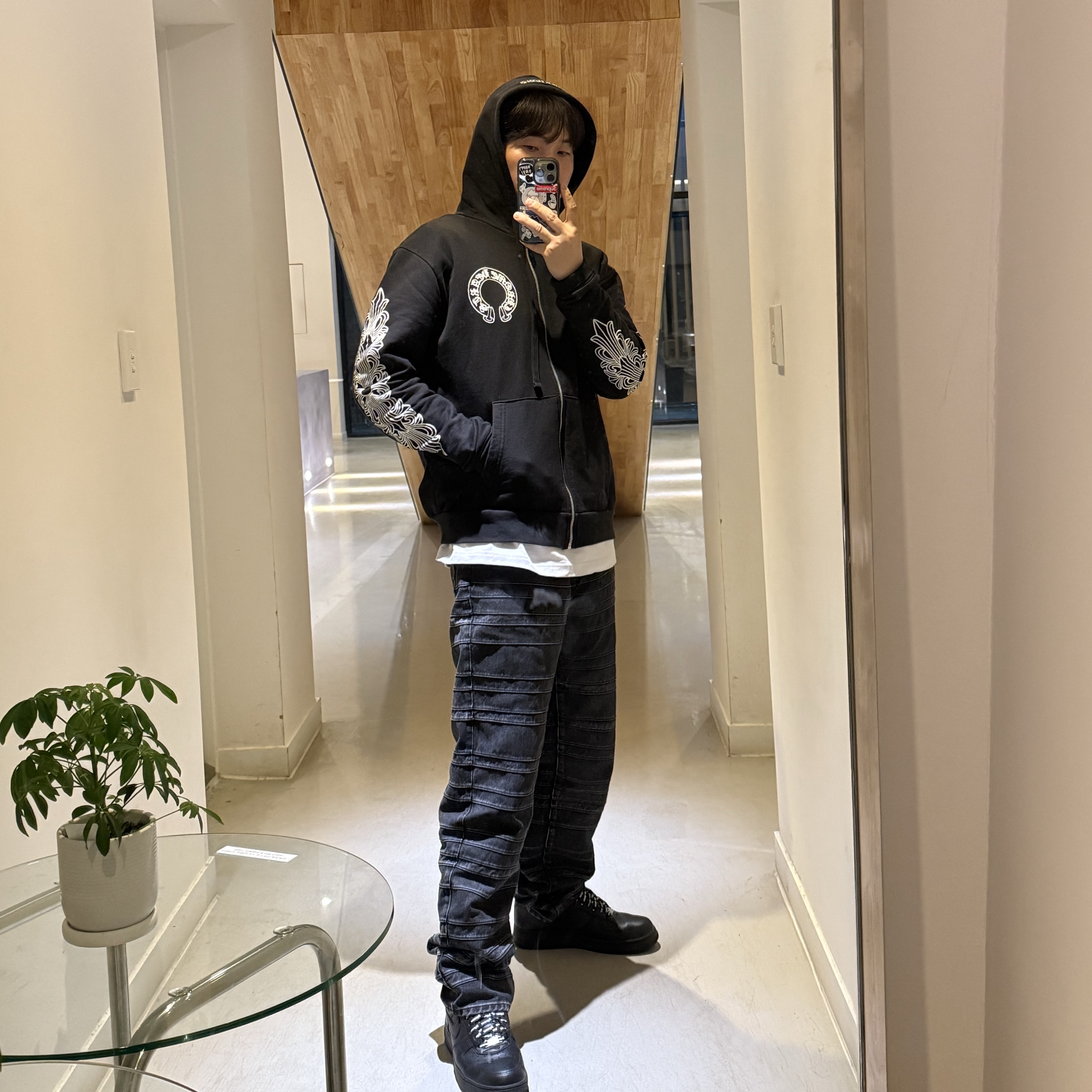 Chrome Hearts Horseshoe Floral Heavyweight Zip-Up Hoodie Black, Supreme Polartec Pants Black - 23FW 착용 스타일 - 4