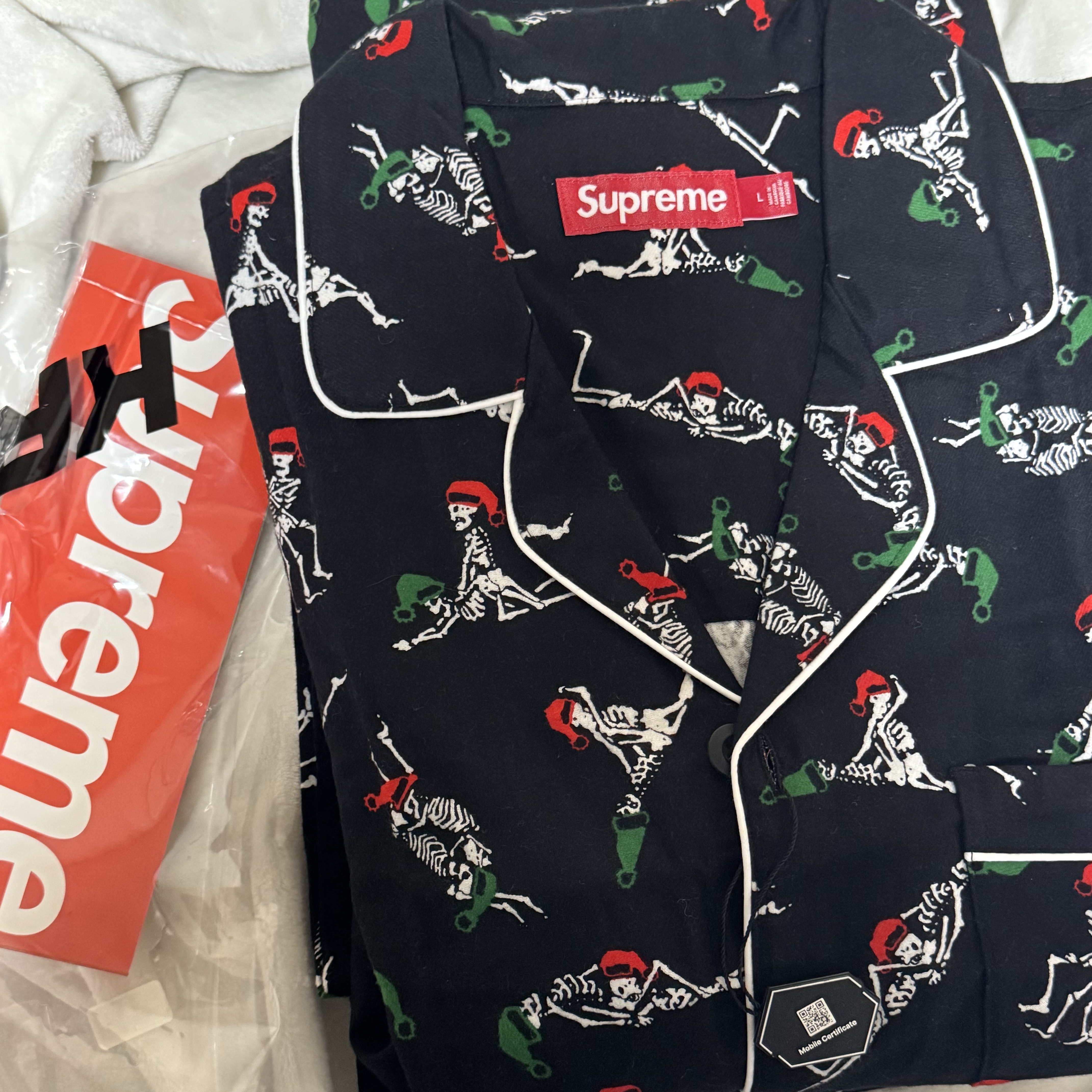 Supreme Holiday Pajama Set Black - 25FW 착용 스타일