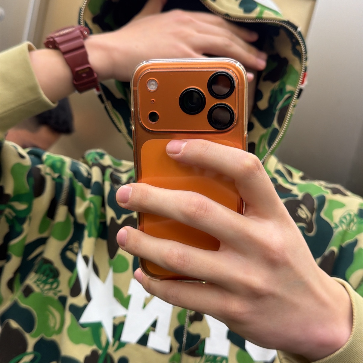 BAPE x Spotify x SYNA World By Central Cee Camo Shark Full Zip Hoodie Green 착용 스타일 - 1
