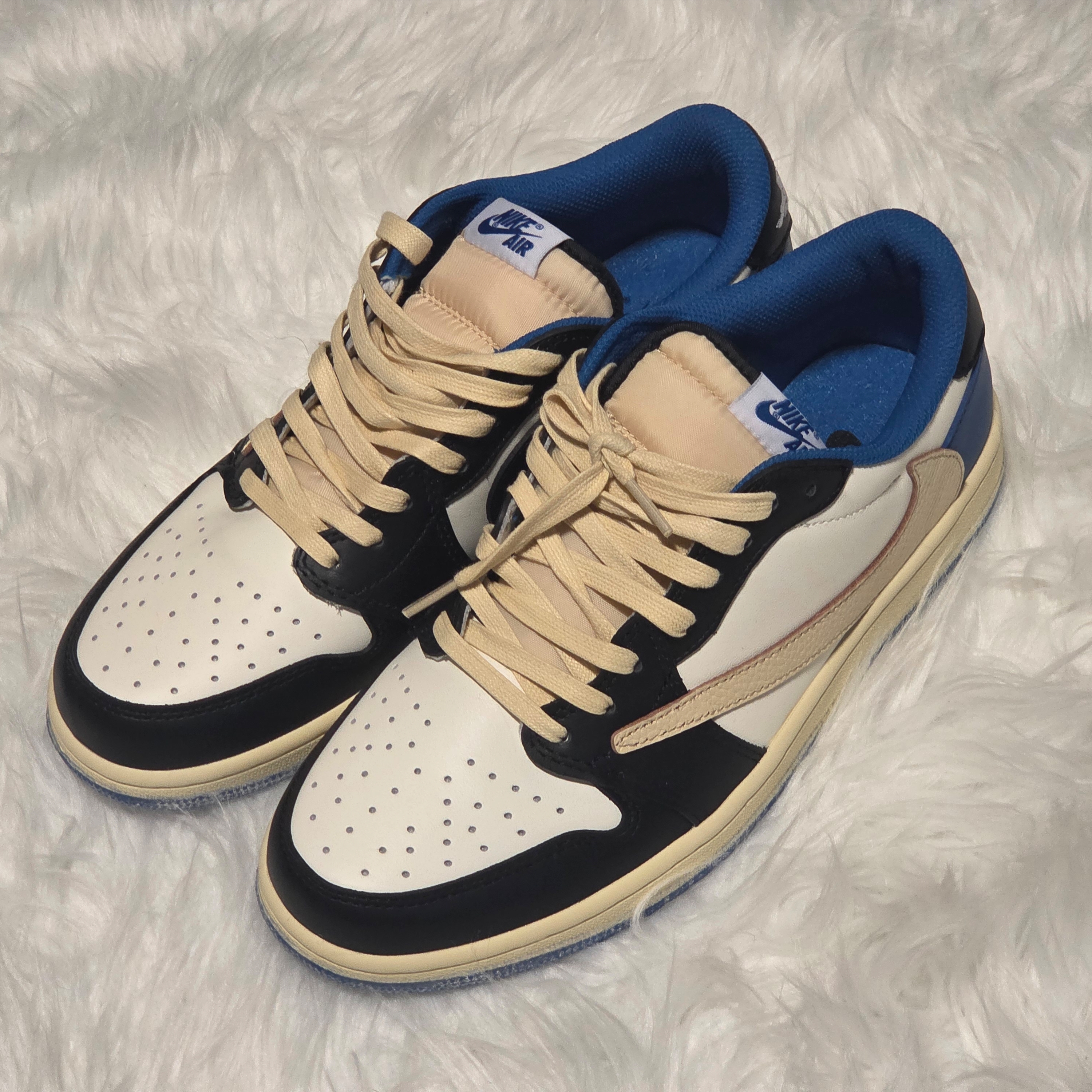 Jordan 1 x Travis Scott x Fragment Retro Low OG SP Military Blue 착용 스타일 - 2