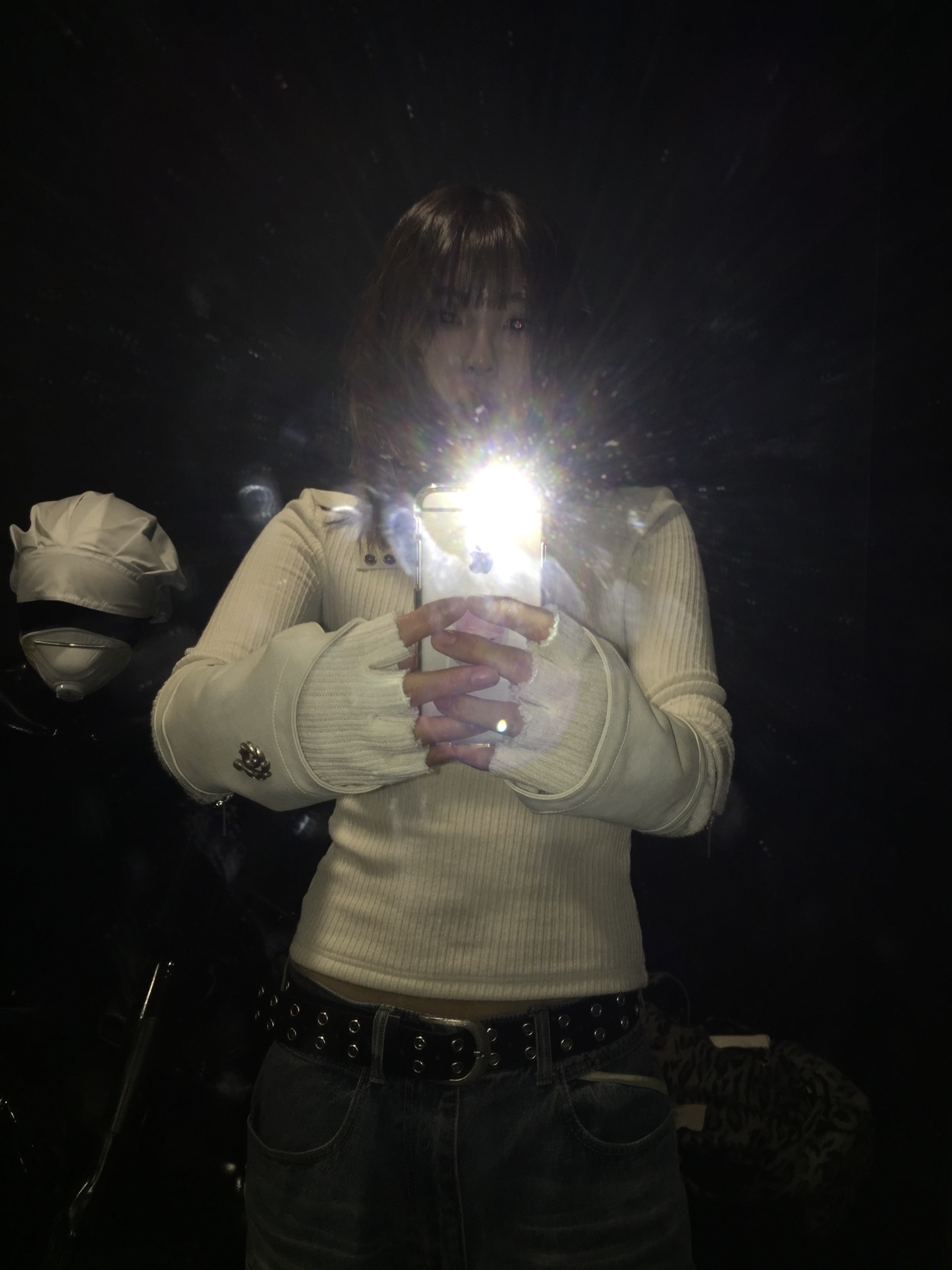 (W) bonienkiye Distressed Seam Zipper Pants Oatmeal, (W) bonienkiye Detachable Zipper Leather Top Ivory 착용 스타일 - 2