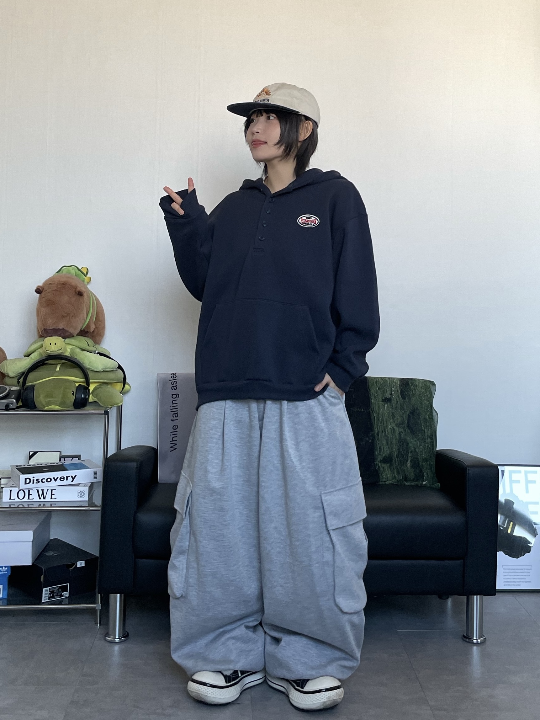 Hello Sunrise 90s Logo 6Panel Cap Beige & Navy 착용 스타일 - 7