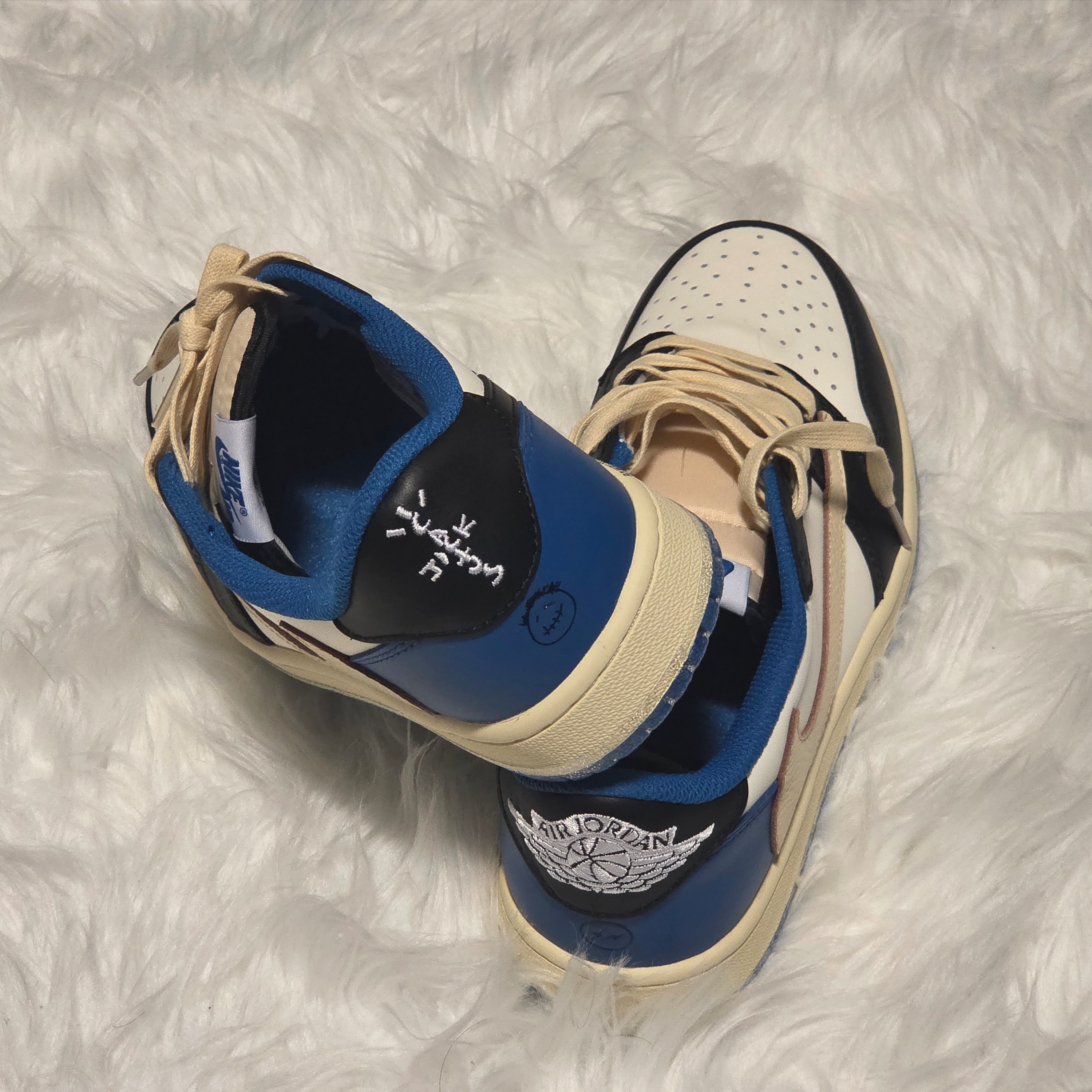 Jordan 1 x Travis Scott x Fragment Retro Low OG SP Military Blue 착용 스타일 - 4