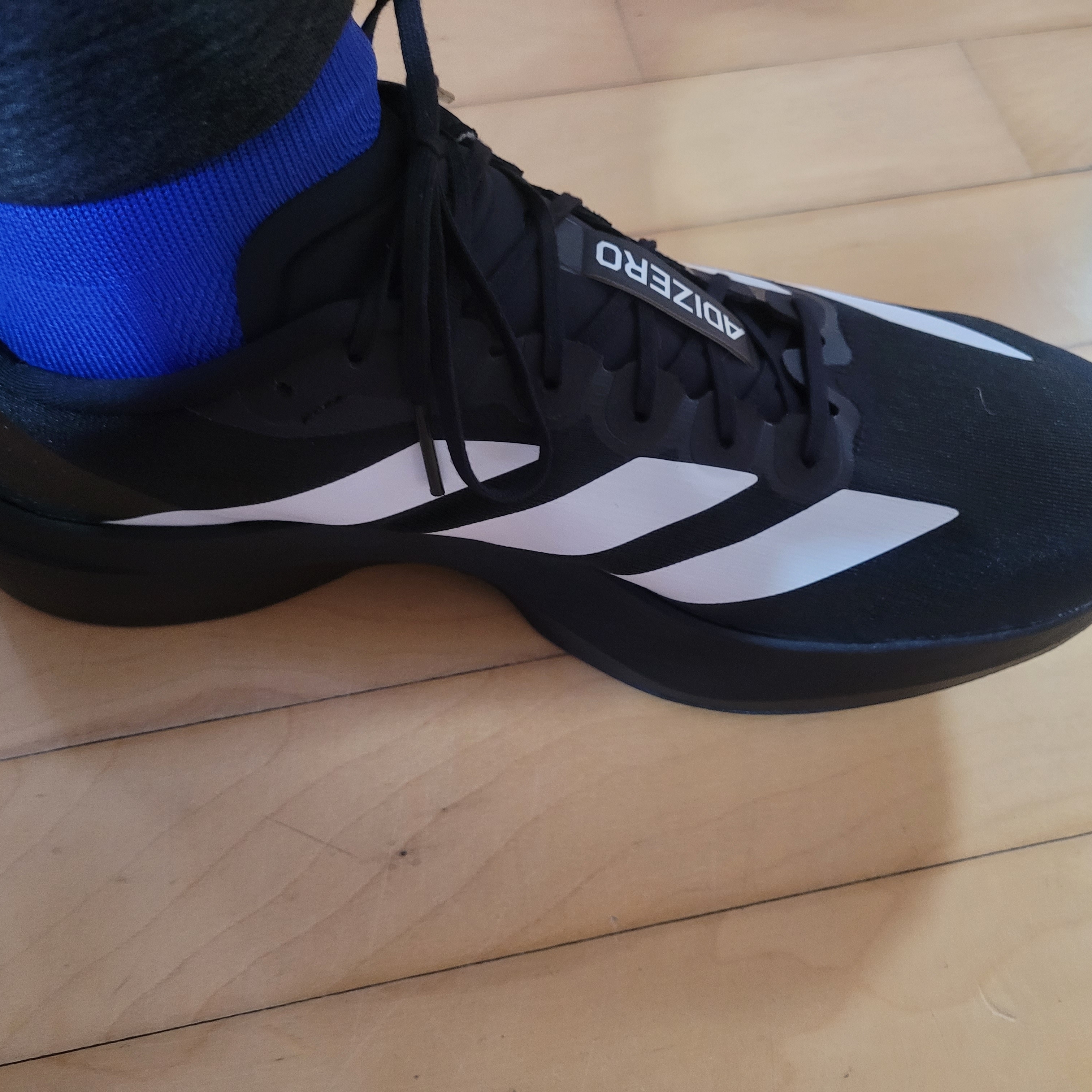 Adidas Adizero EVO SL Core Black Cloud White 착용 스타일 - 2