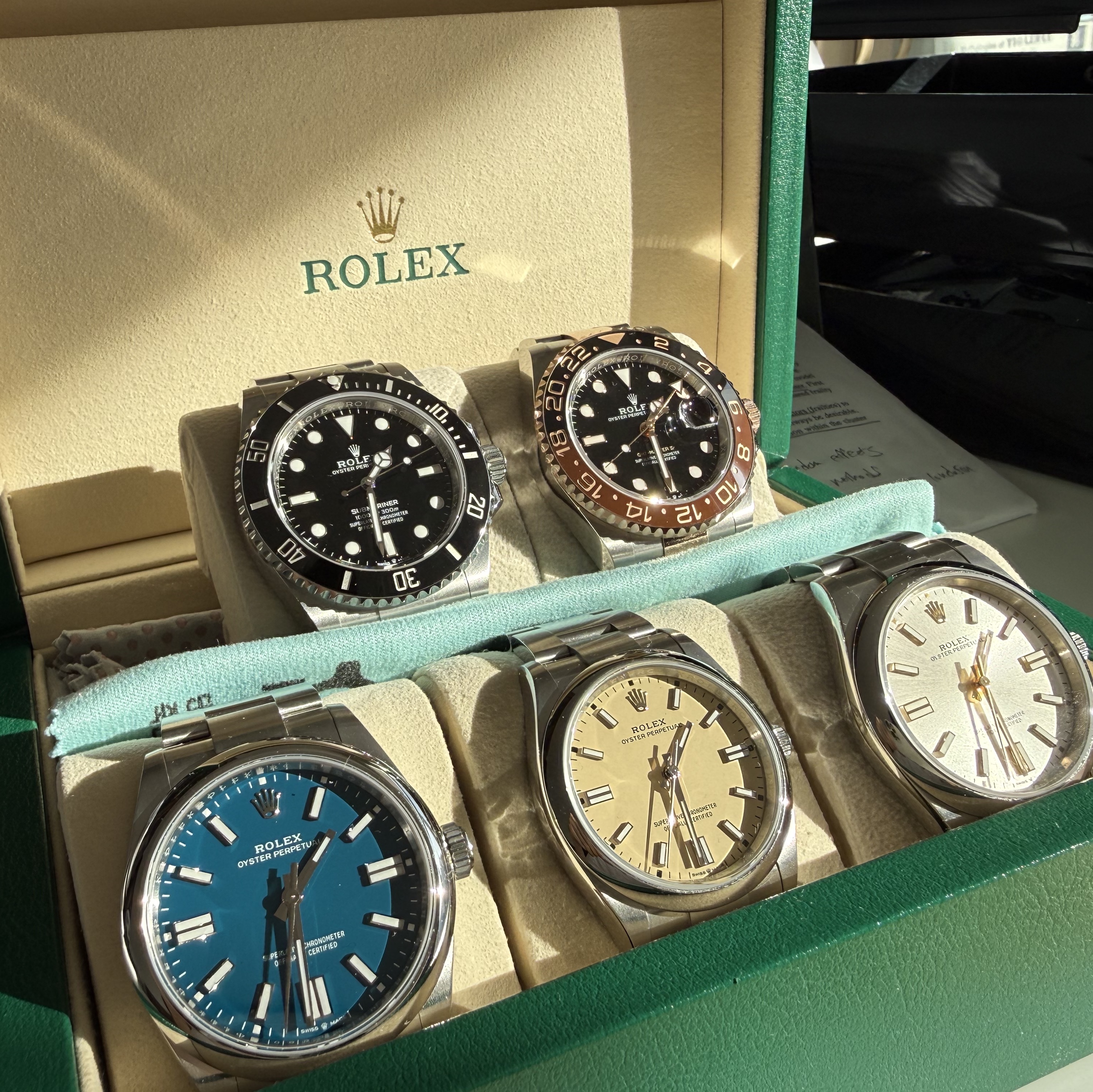 Rolex Submariner 41mm 124060 Black Oyster, Rolex GMT-Master II 40mm 126711CHNR Black Oyster 착용 스타일