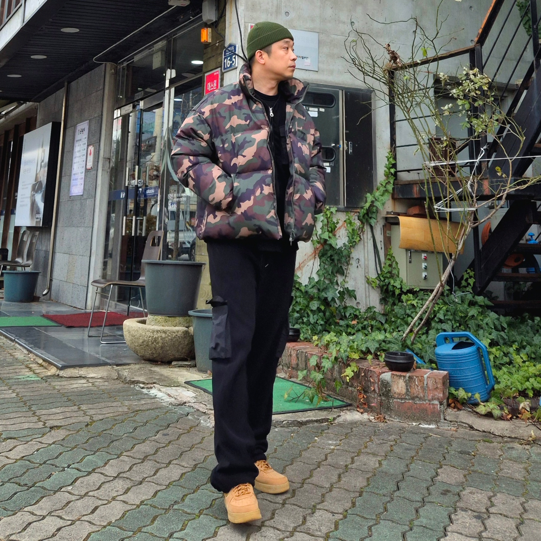 Nike Air Force 1 '07 WB Flax 착용 스타일 - 2