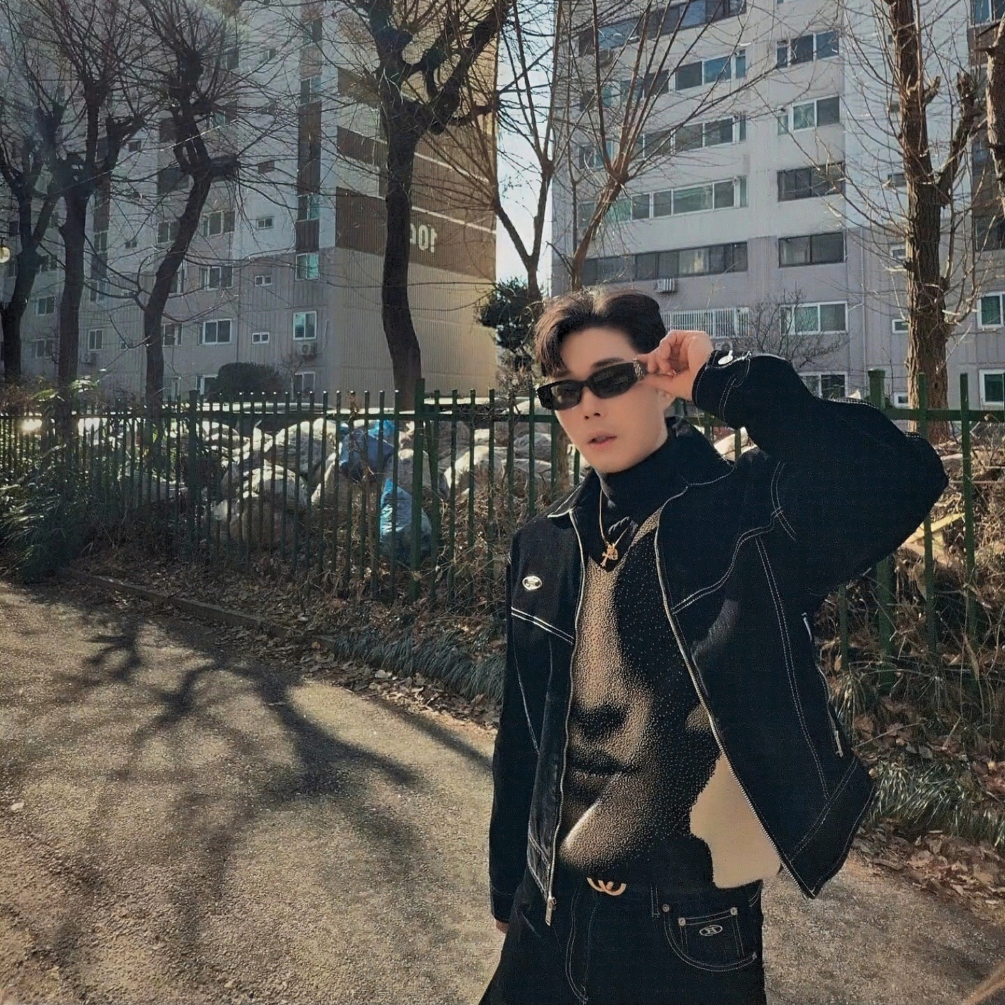Gentle Monster x D'heygere Rings 01 Black 착용 스타일
