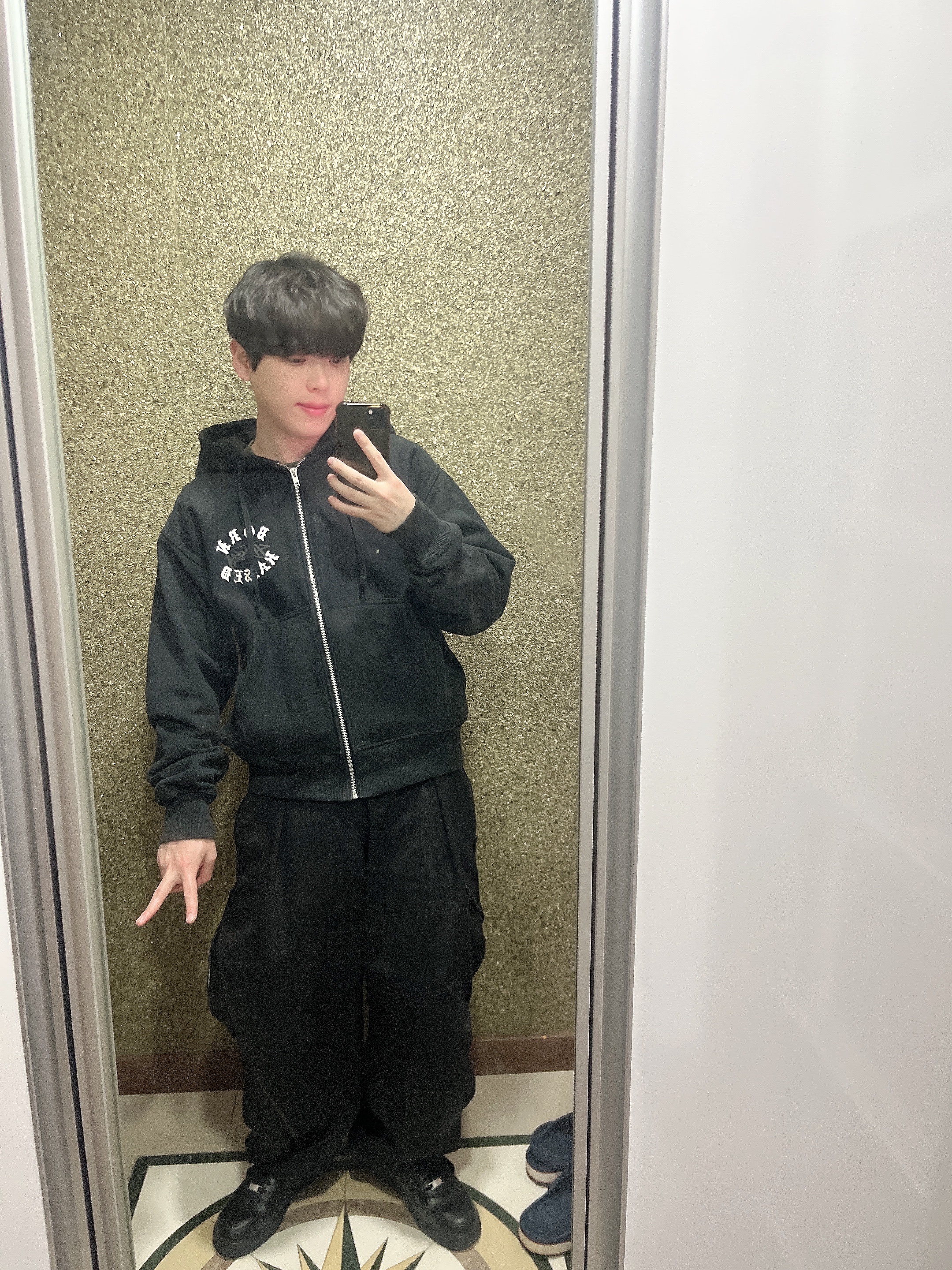 Stussy x Born X Raised Logo Zip Hoodie Black, Nike x Supreme Air Force 1 Low Black 착용 스타일