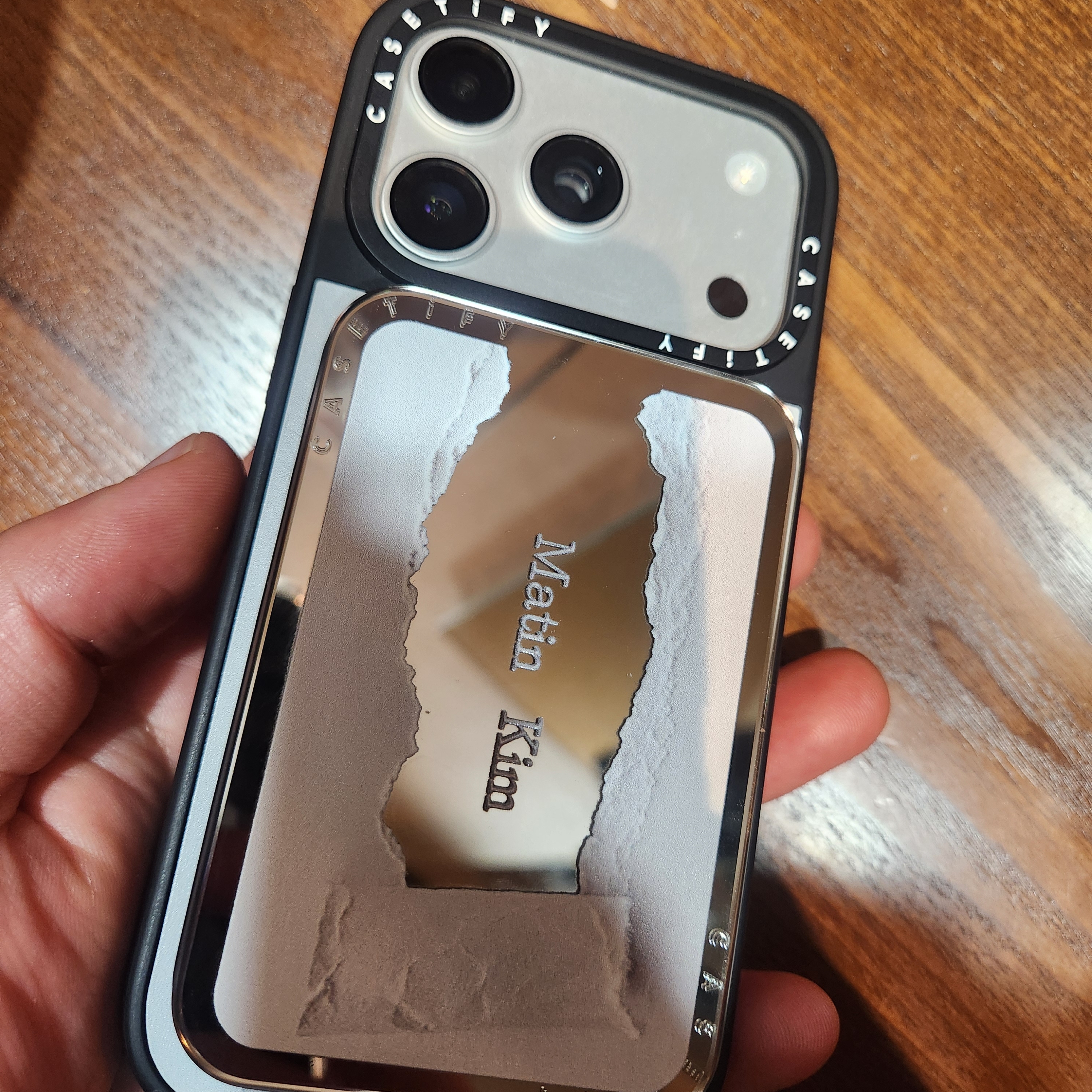 Castify x Matin Kim iPhone Paper Magsafe Compatible Mirror Case Silver Mirror Black Bumper, Castify x Matin Kim Paper Snappy Magsafe Mirror Cardholder Stand Silver 착용 스타일