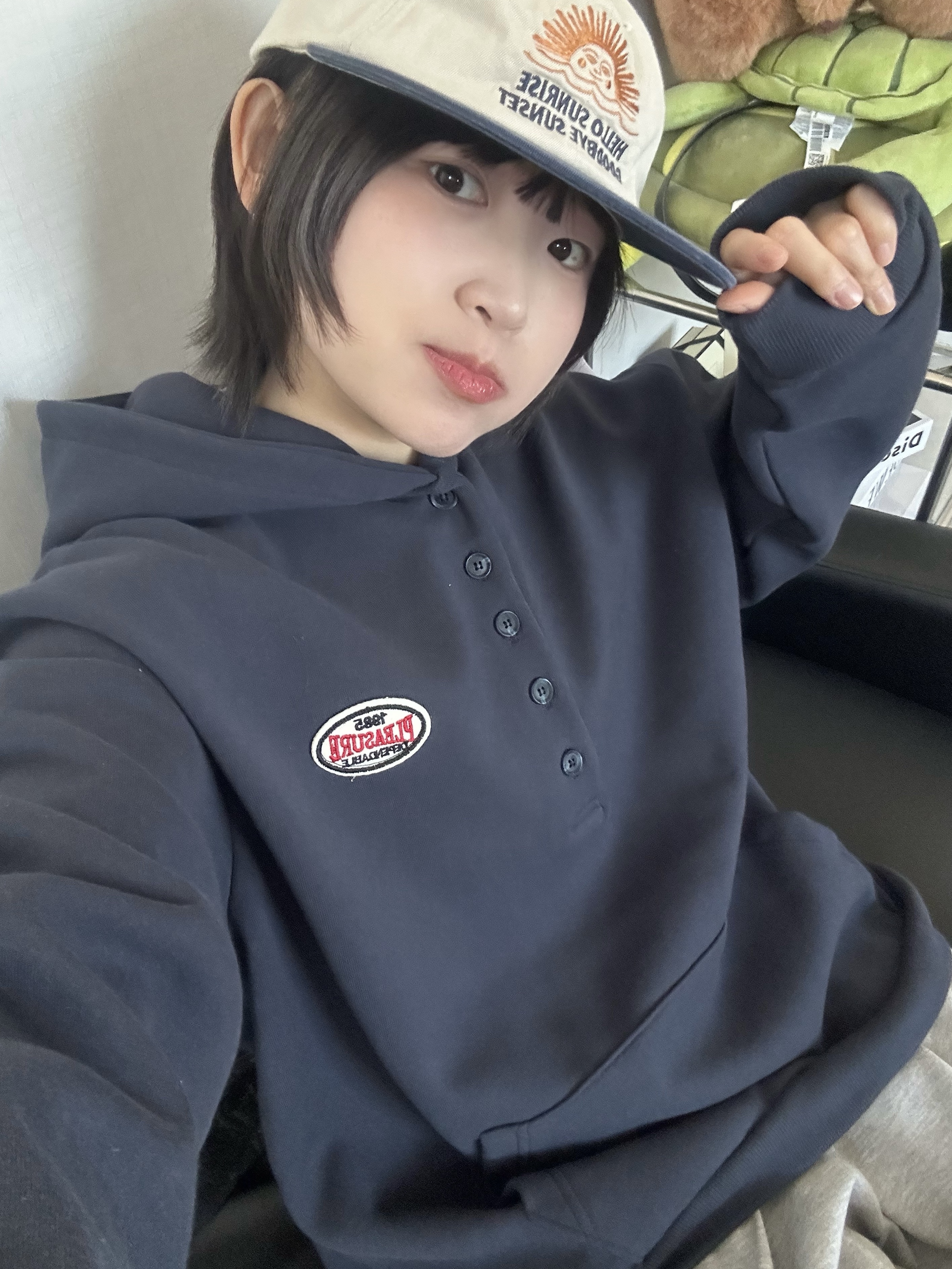 Hello Sunrise 90s Logo 6Panel Cap Beige & Navy 착용 스타일 - 1