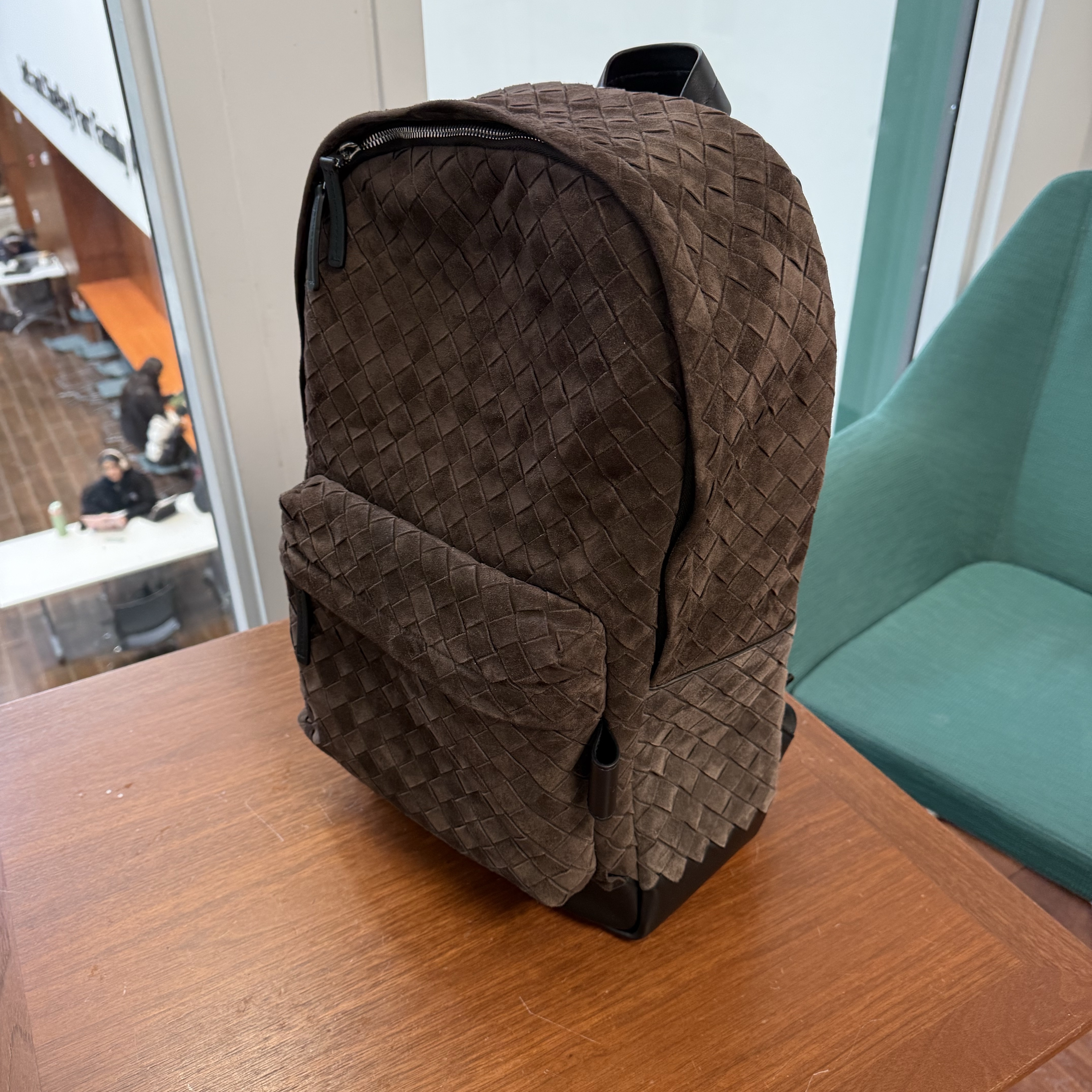 Bottega Veneta Suede Shoulder Bag Brown 착용 스타일