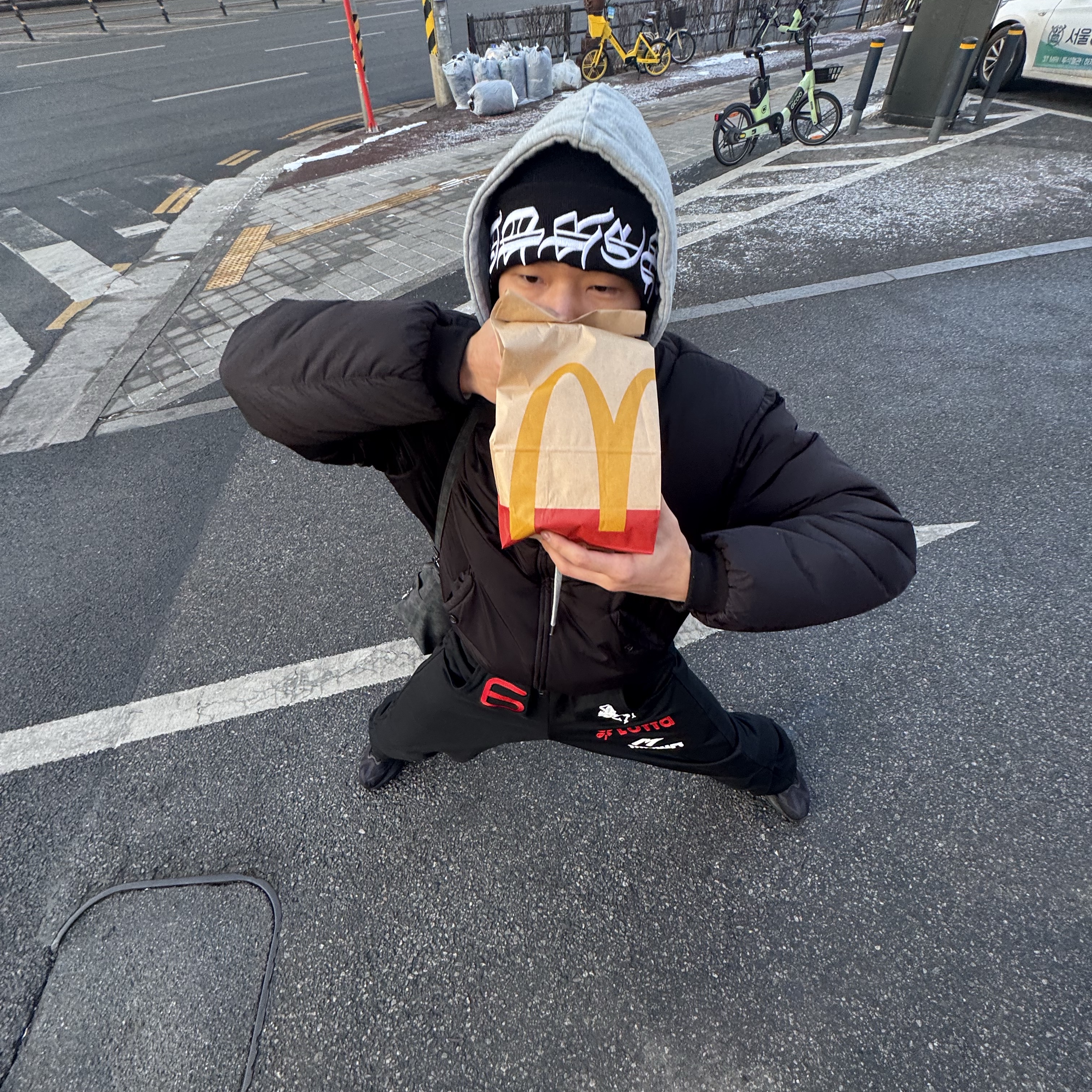 Asics Novablast 5 Black Carrier Grey, Supreme New Era Blackletter Beanie Black - 25SS 착용 스타일 - 2