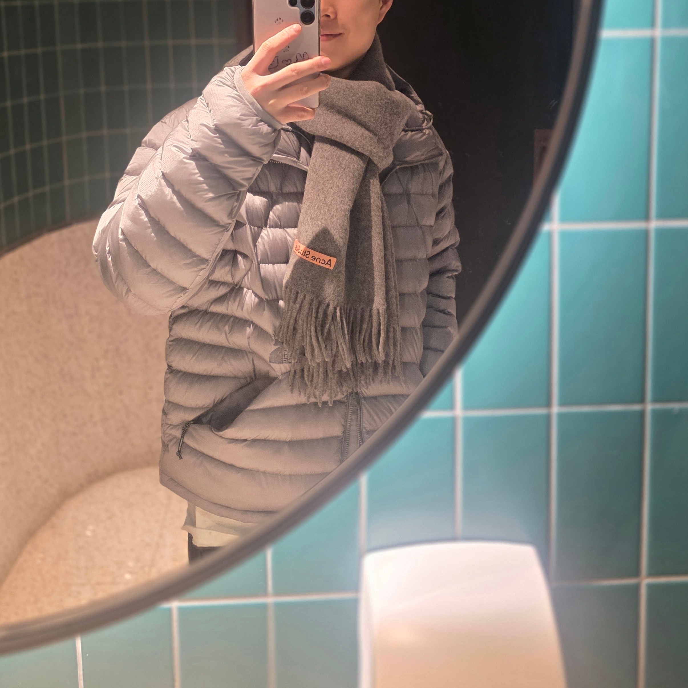 Acne Studios Narrow Wool Fringe Muffler Grey Melange 착용 스타일