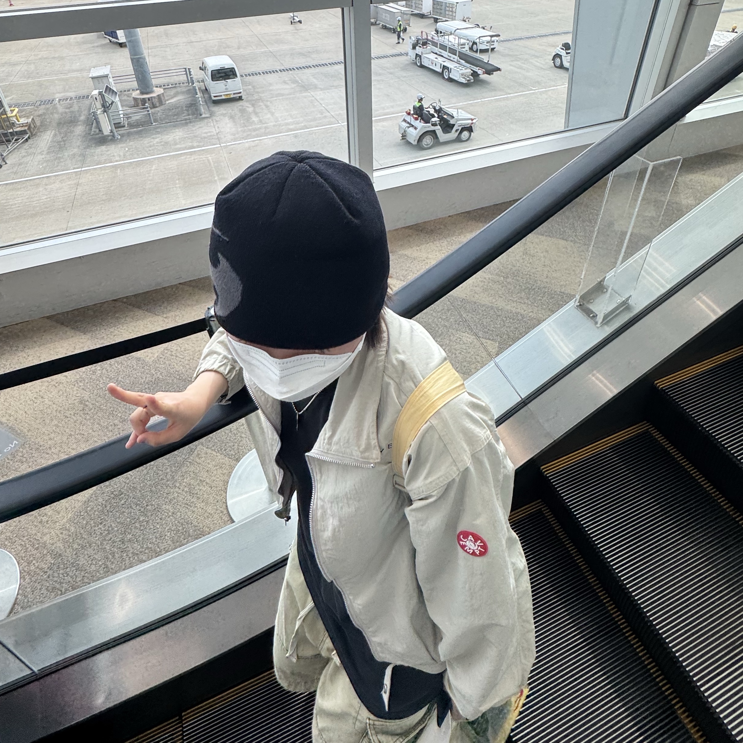 Sansan Gear Logo Beanie Black, Cav Empt Stand Collar Nylon Zip Jacket Beige - 23FW 착용 스타일