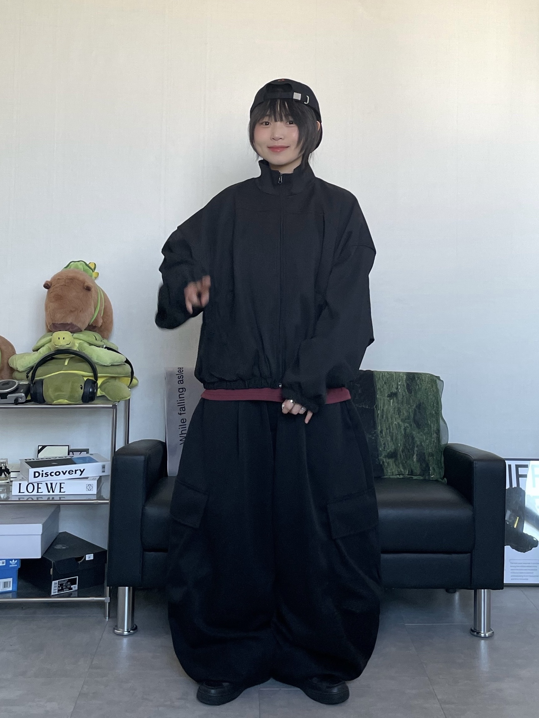 Hello Sunrise Fish Oval Logo Relaxed Fit 6P Cap Black, (W) Nike Air Force 1 '07 Low Triple Black 착용 스타일 - 4