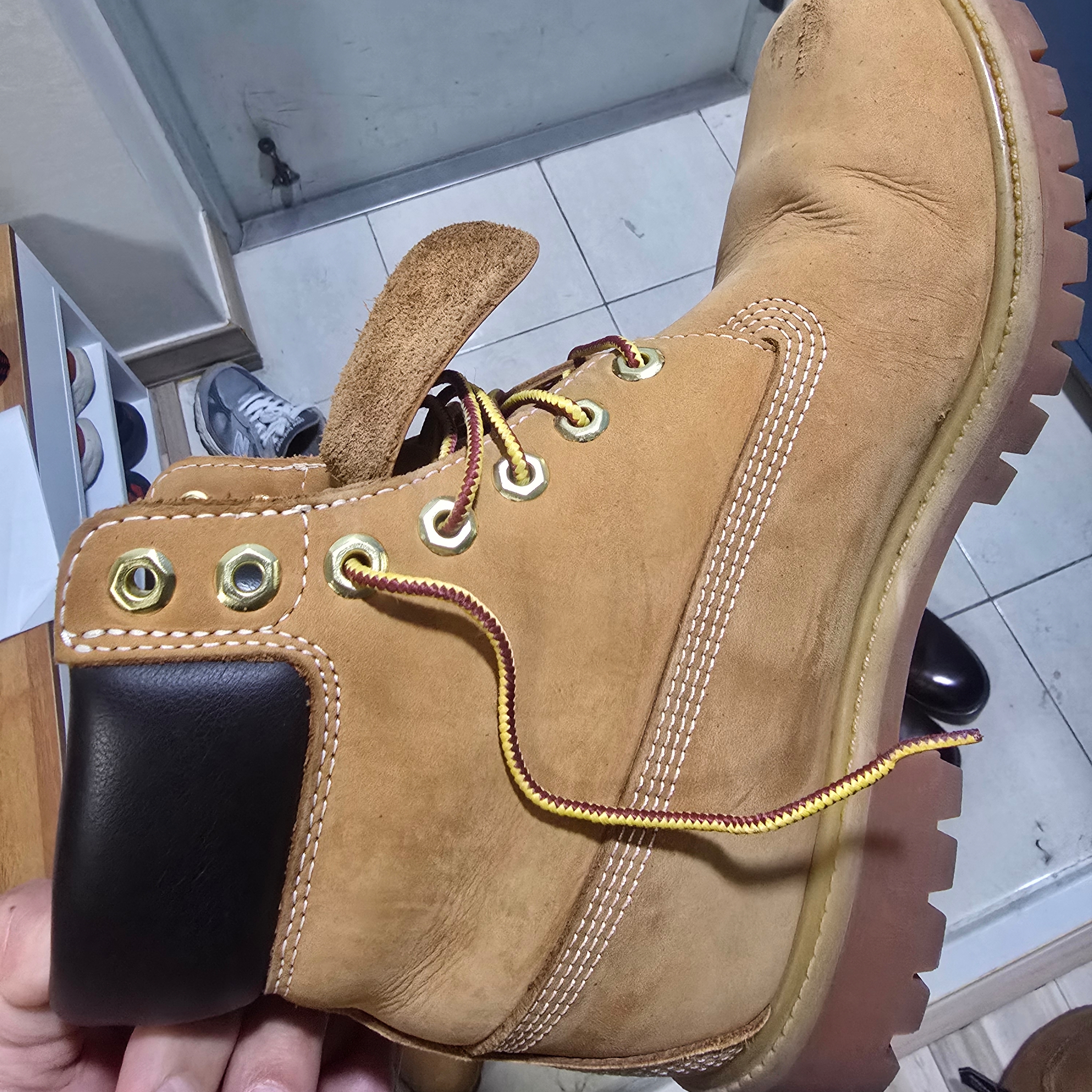 Timberland Premium 6 inch Waterproof Boot Wheat Nubuck - Medium 착용 스타일