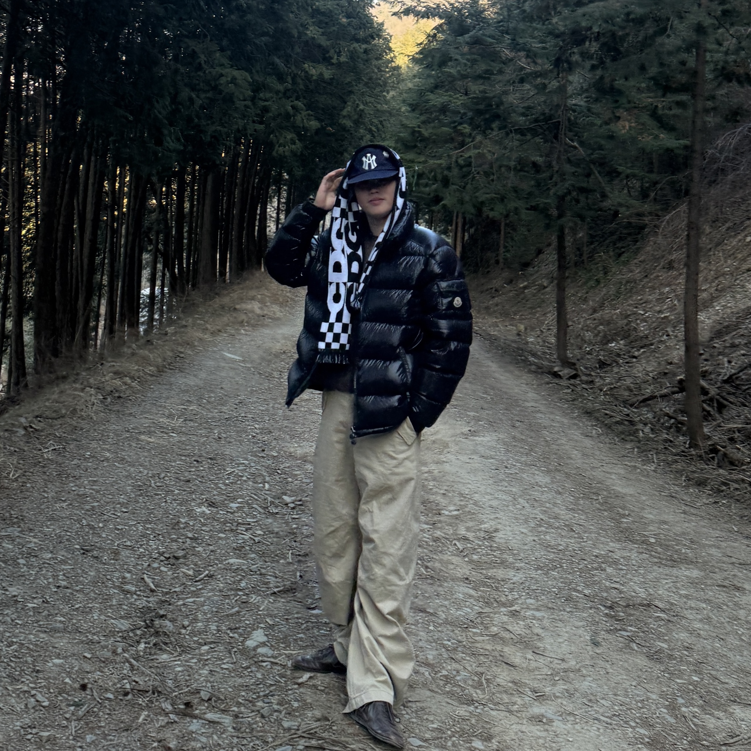 Aftermath Atm Logo Ball Cap Navy, CDG Logo Check Muffler White Black 착용 스타일