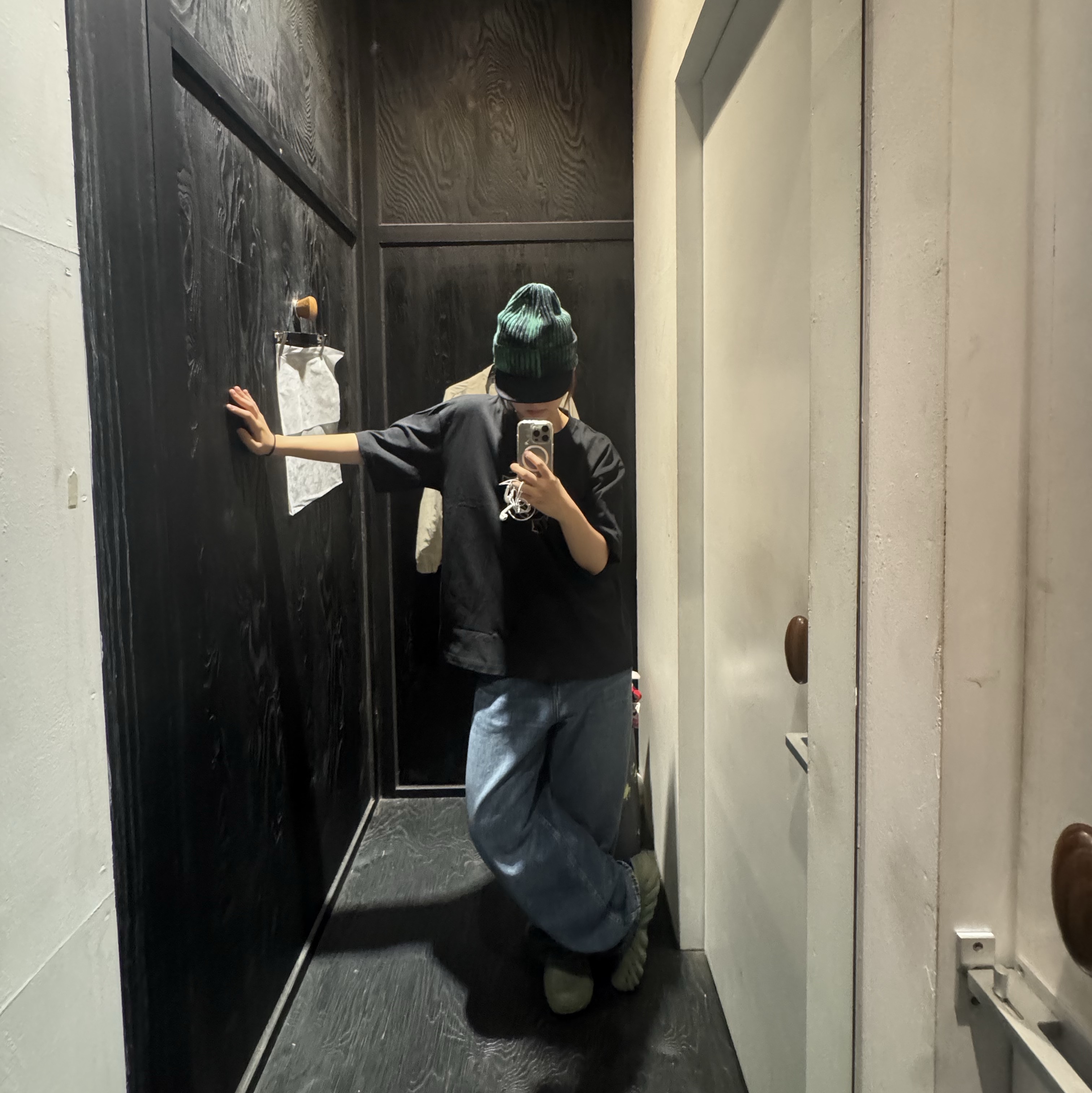 Crocs Echo Clog Army Green, Supreme Overdyed Beanie Splatter Green - 24SS 착용 스타일