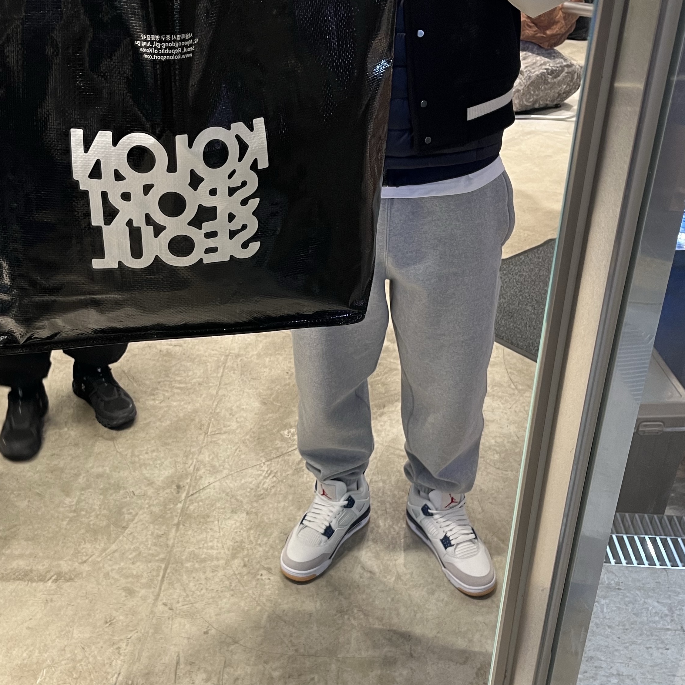 Jordan 4 x Nike SB Retro SP Navy 착용 스타일