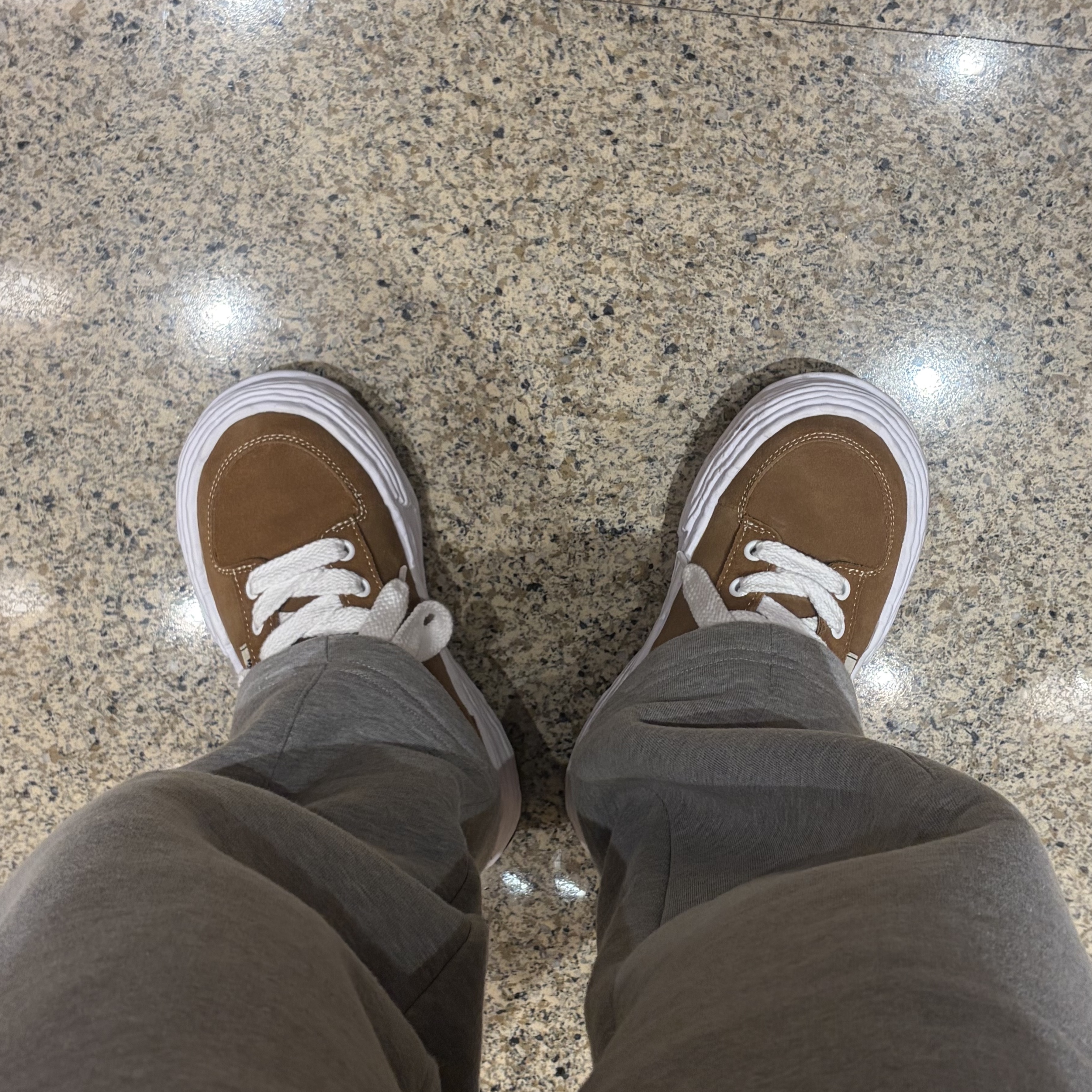 Maison Mihara Yasuhiro Oliver OG Sole Suede Low-top Sneakers Brown 착용 스타일