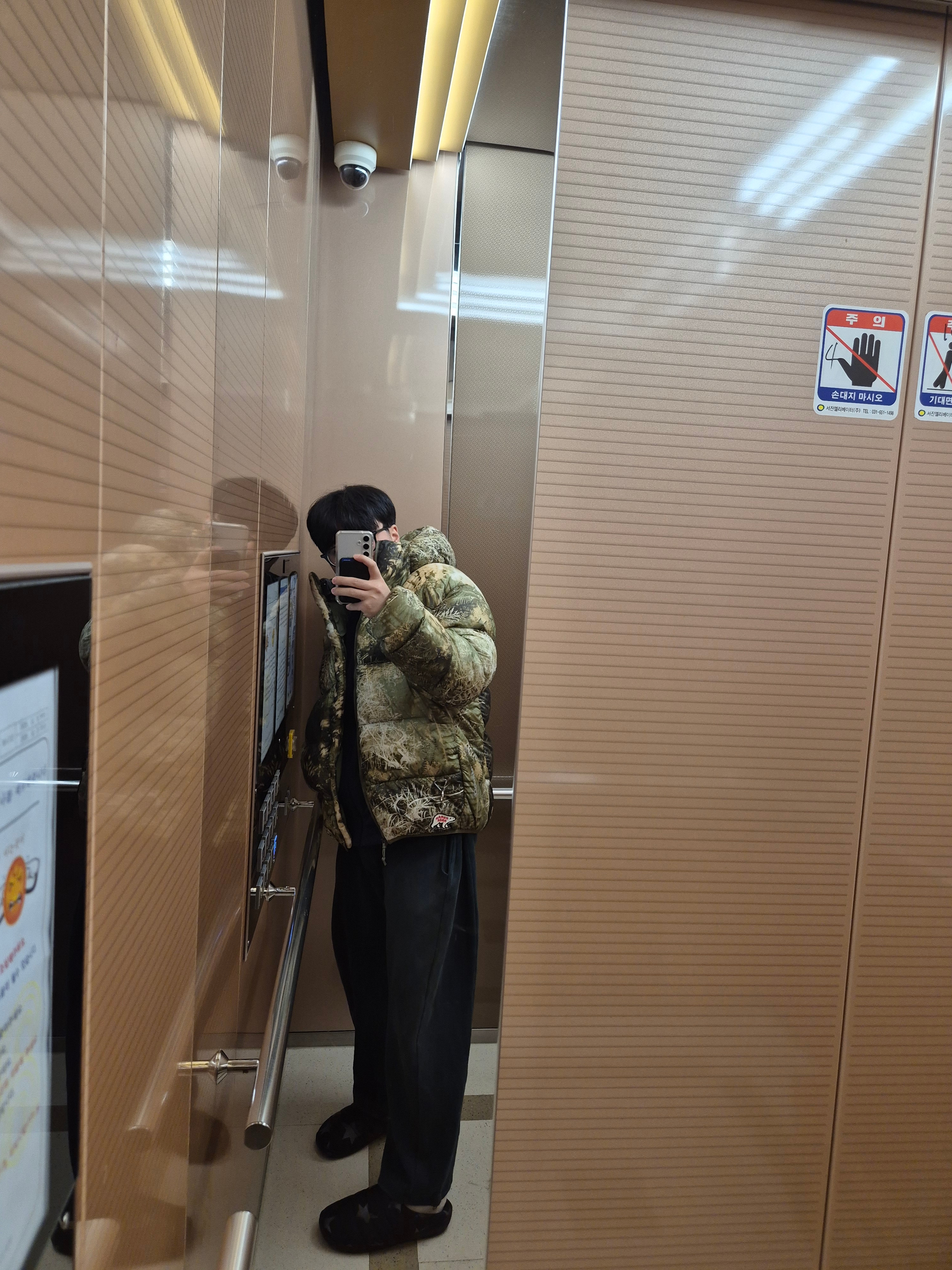 Subu Down Sandal Exclusive Star, Nike ACG Therma-Fit ADV Lunar Lake Puffer Loose Hooded Jacket Oil Green Medium Olive - US/EU 착용 스타일