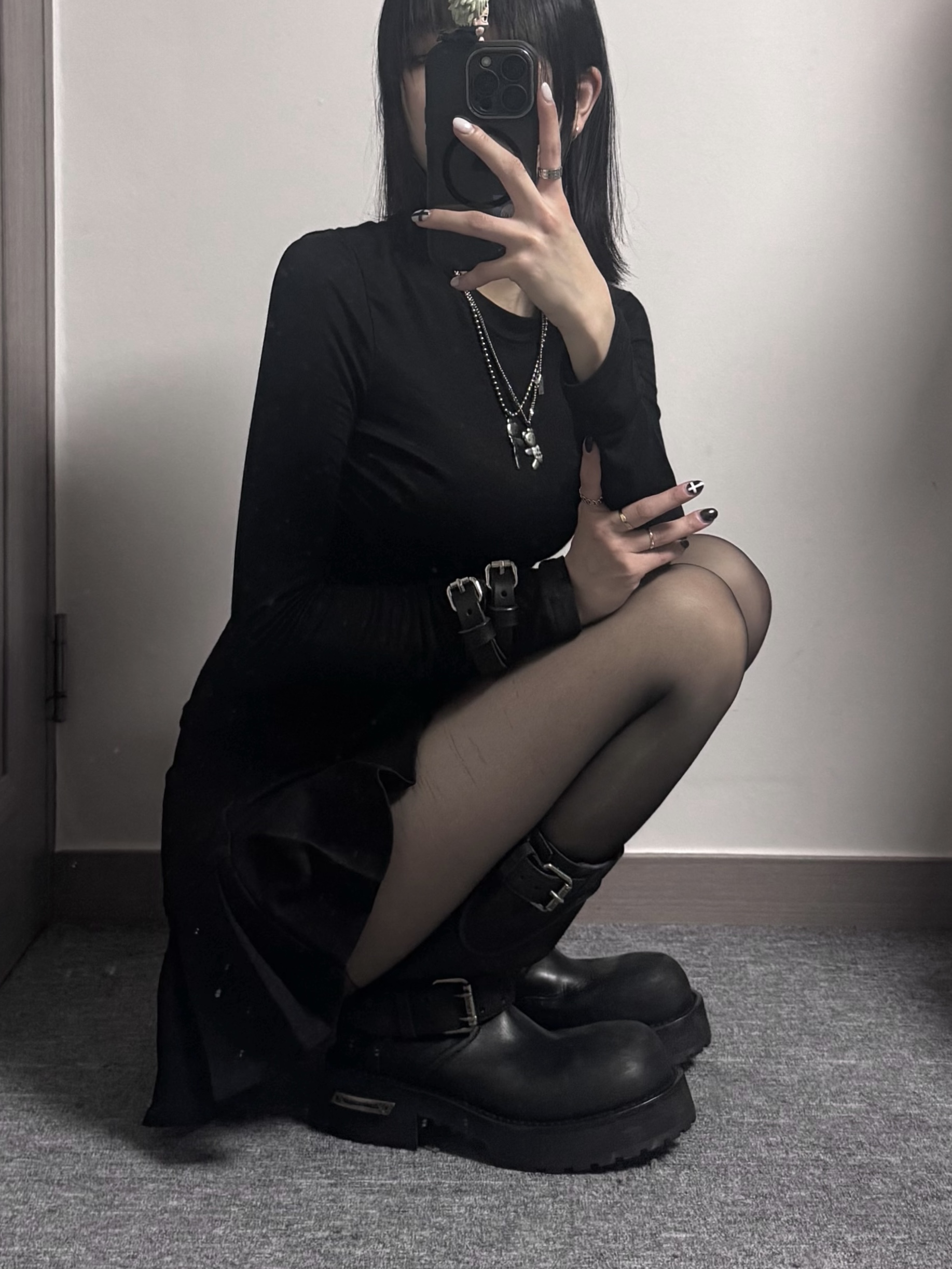 DIRT NAP Double Bind Bracelet Silver, (W) Balenciaga Venom Boot Black 착용 스타일 - 4