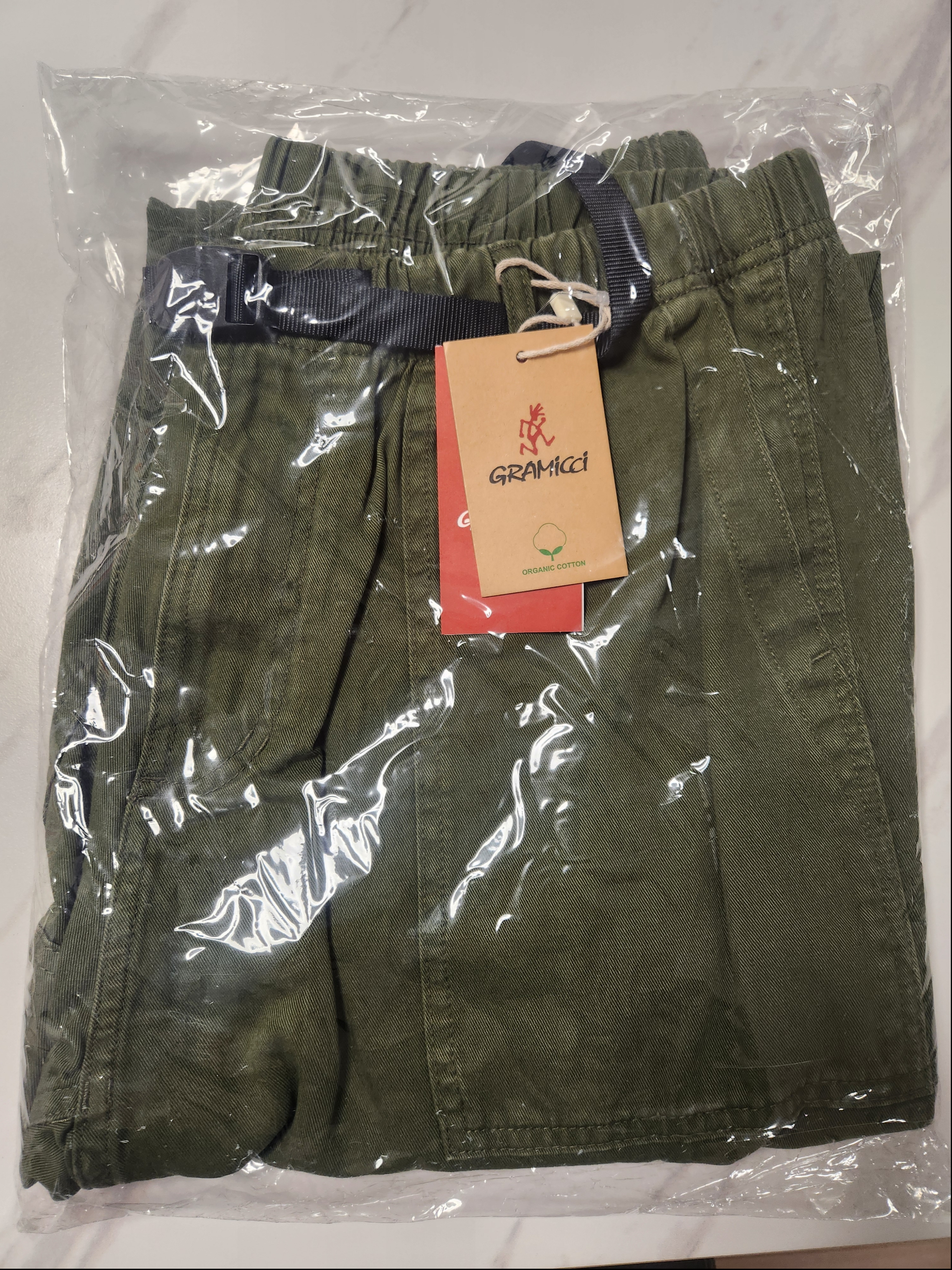 Gramicci Loose Tapered Pants Olive - US Sizing 착용 스타일 - 1
