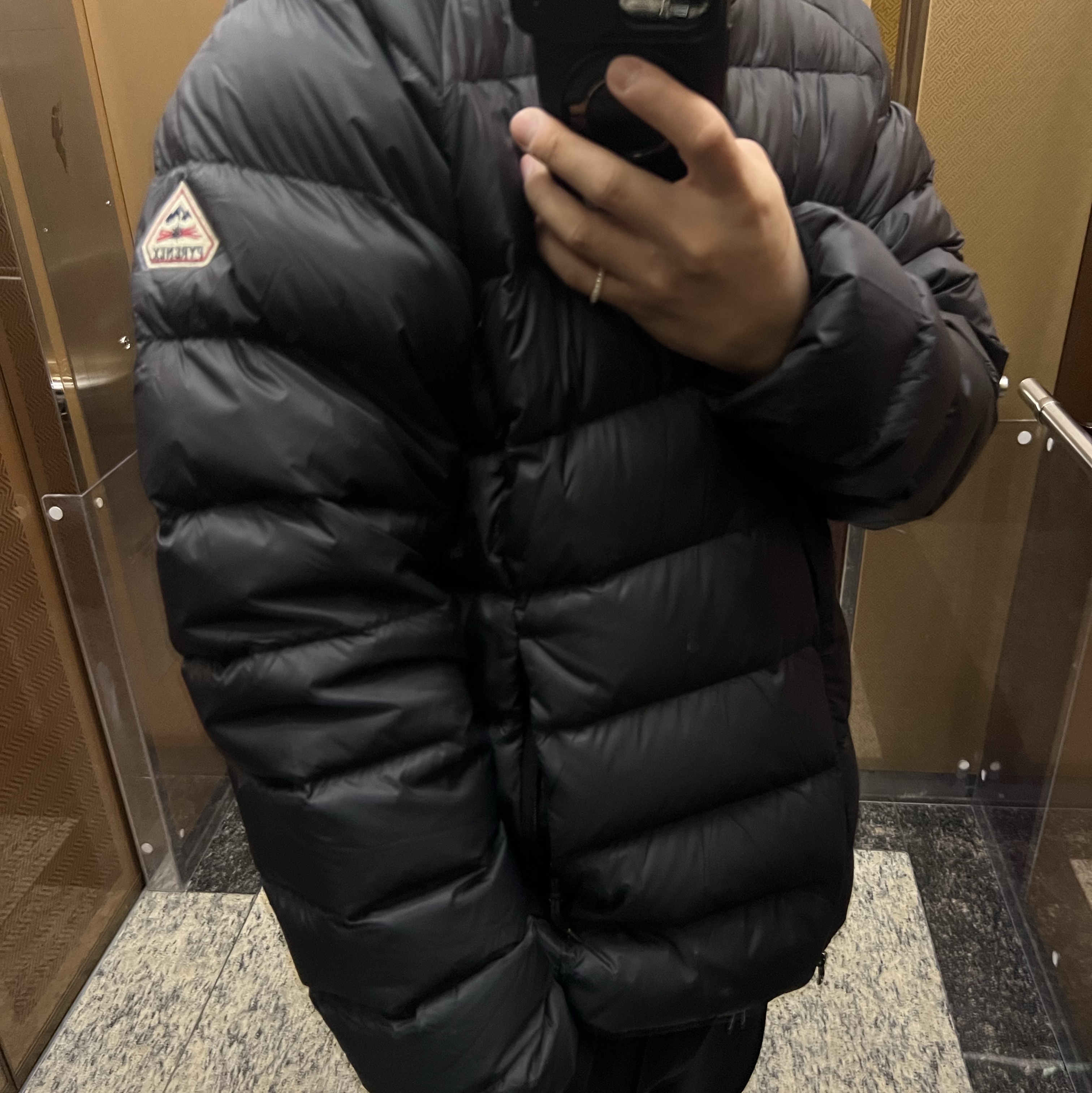 Pyrenex Arial Hooded Down Jacket Black 착용 스타일