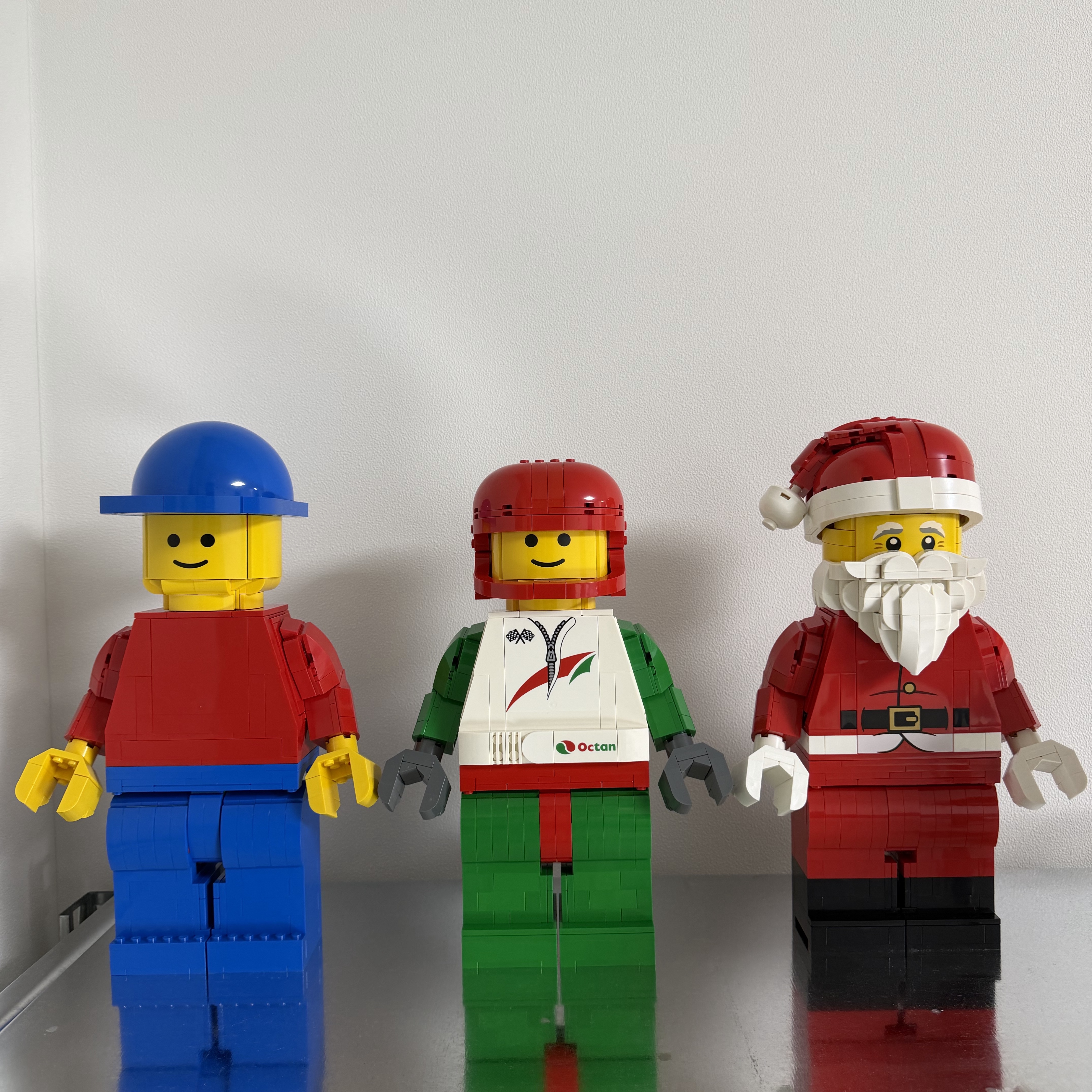Lego Up-Scaled Lego Minifigure, Lego Minifigures Up-Scaled Santa Minifigure 착용 스타일