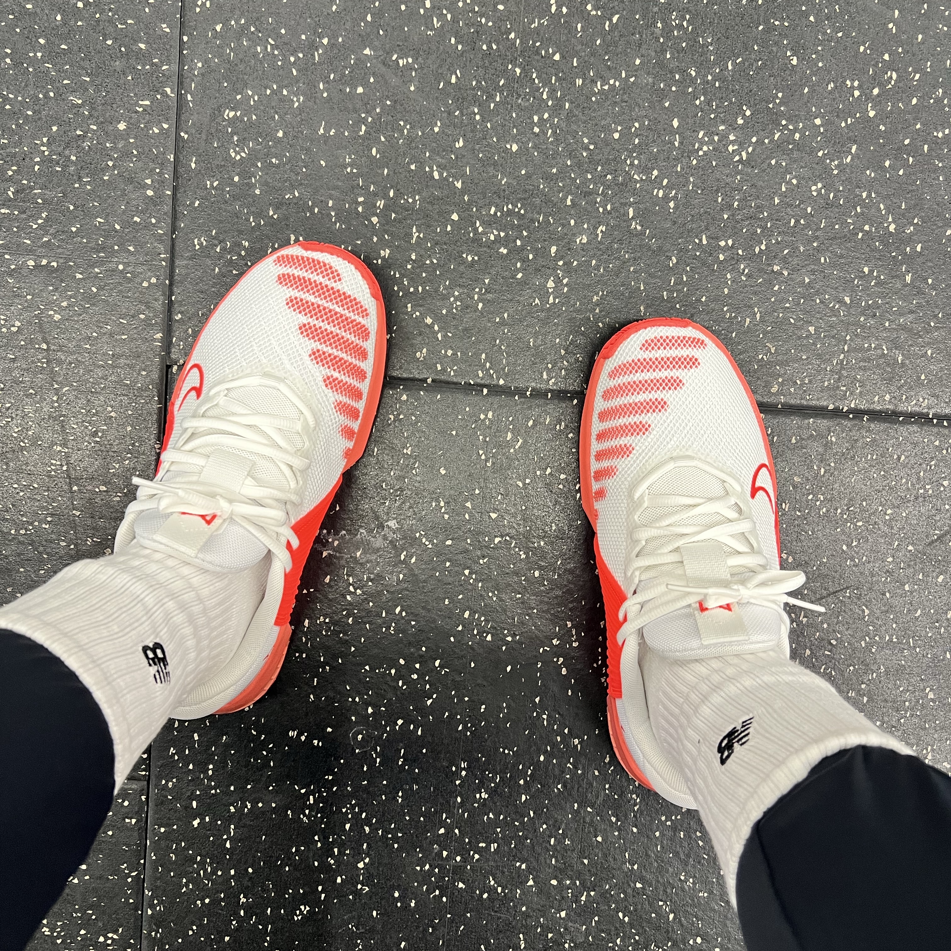 (W) Nike Metcon 9 White Magic Ember 착용 스타일