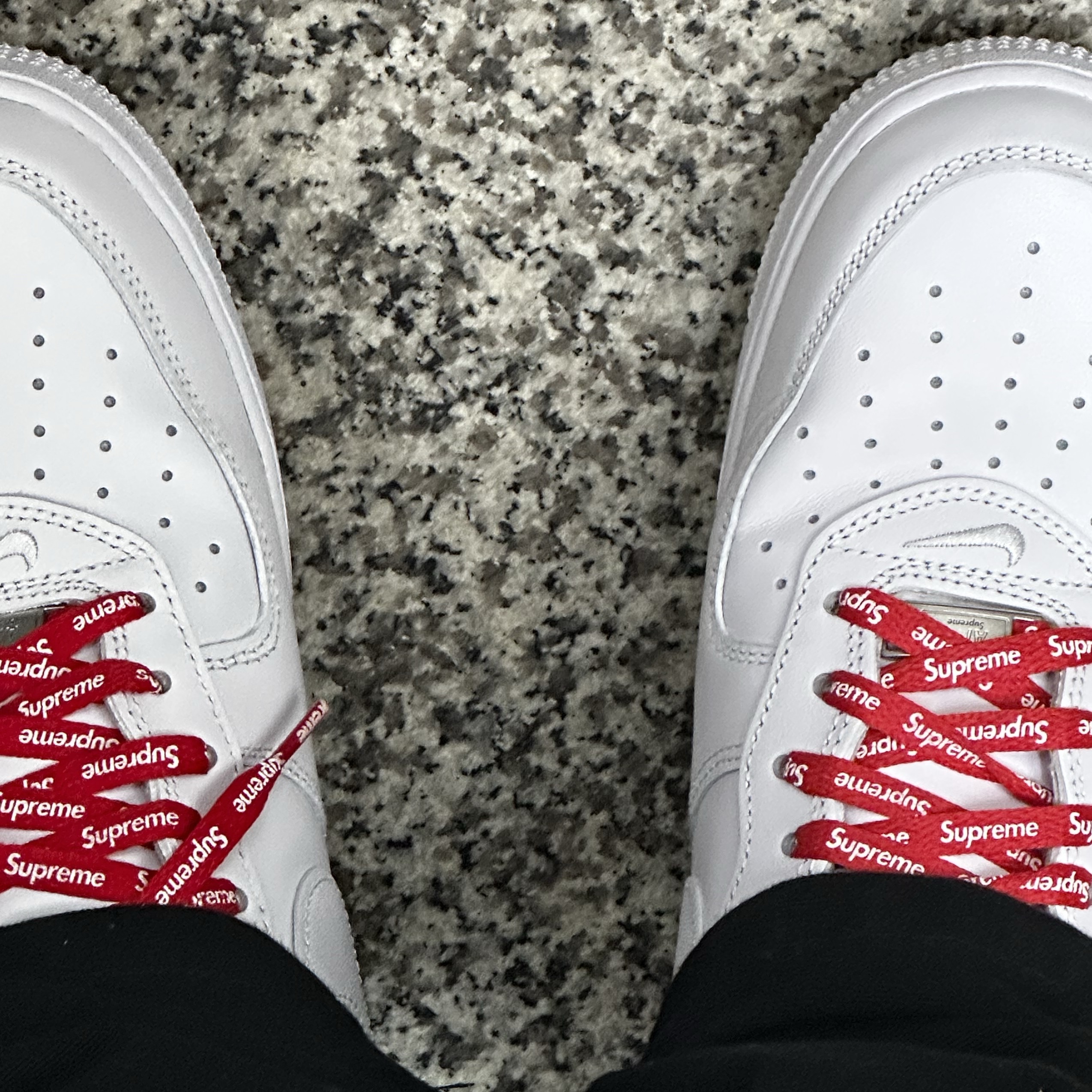 Nike x Supreme Air Force 1 Low White 착용 스타일