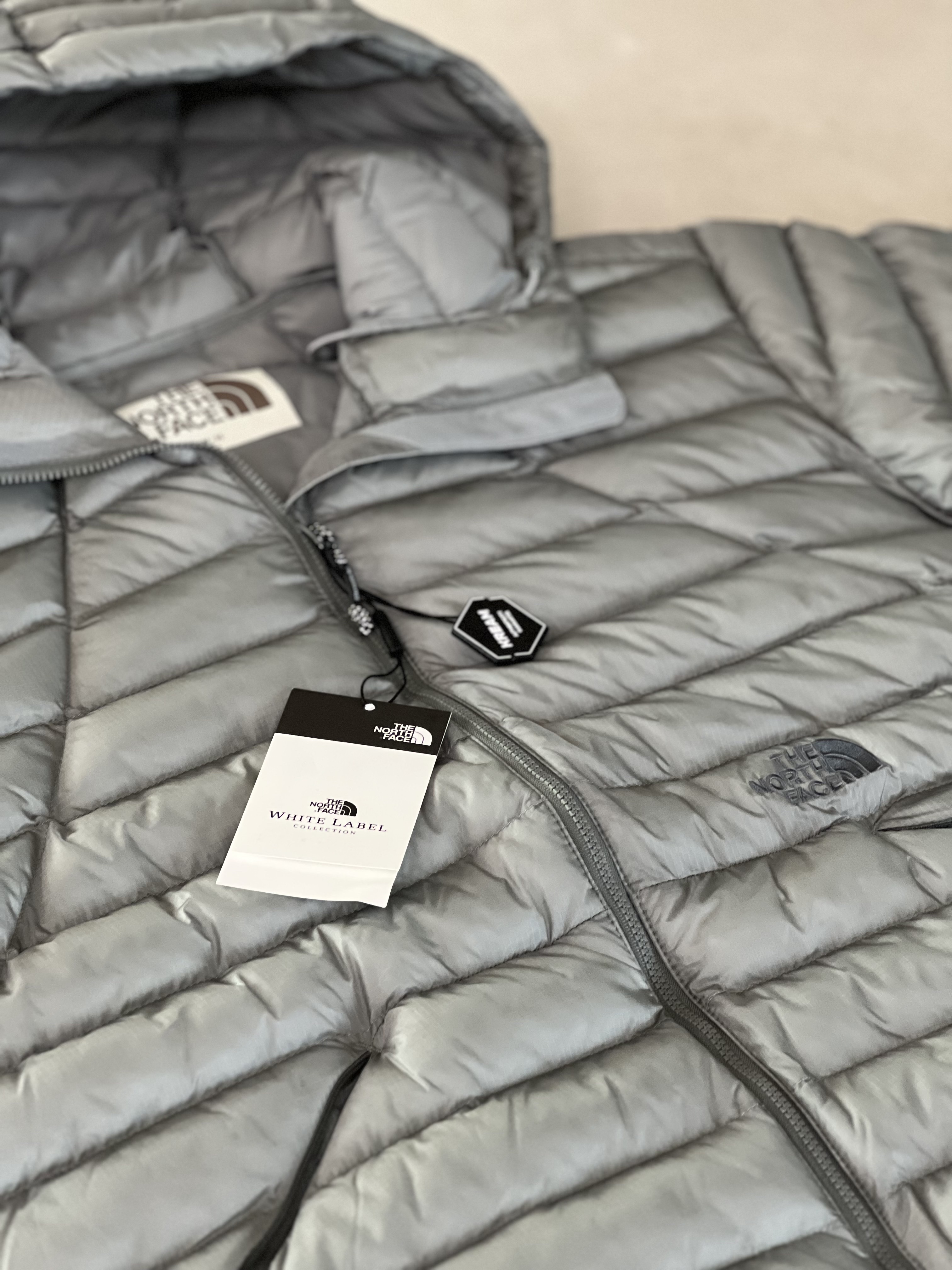 The North Face Ventus On Jacket Silver 착용 스타일